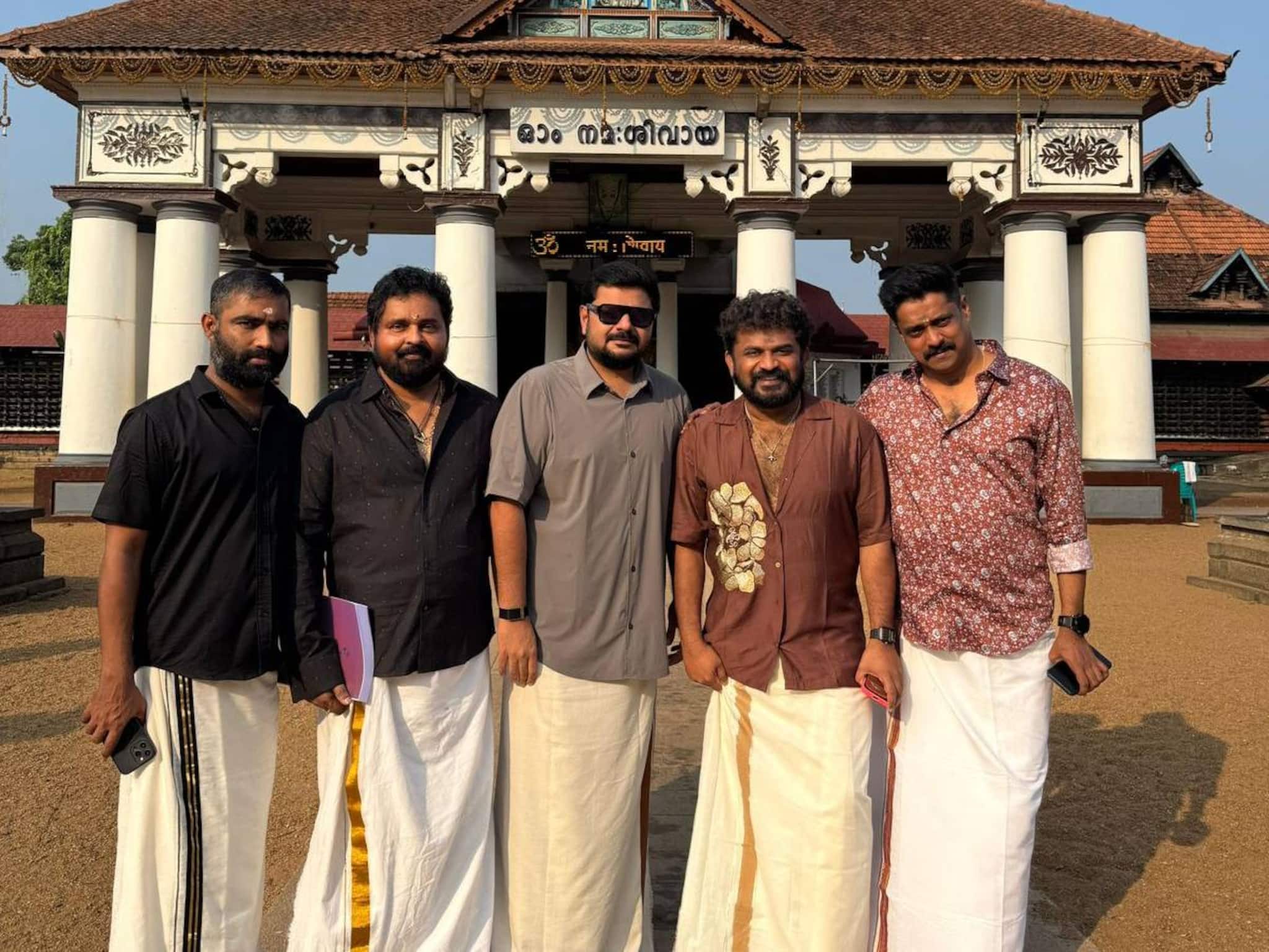 വൈക്കത്തപ്പന്റെ മുന്നിൽ സ്ക്രിപ്റ്റുമായി തരുൺ മൂർത്തിയും കൂട്ടരും; മോഹൻലാൽ ചിത്രത്തിന്റെ പുത്തൻ അപ്ഡേറ്റ്