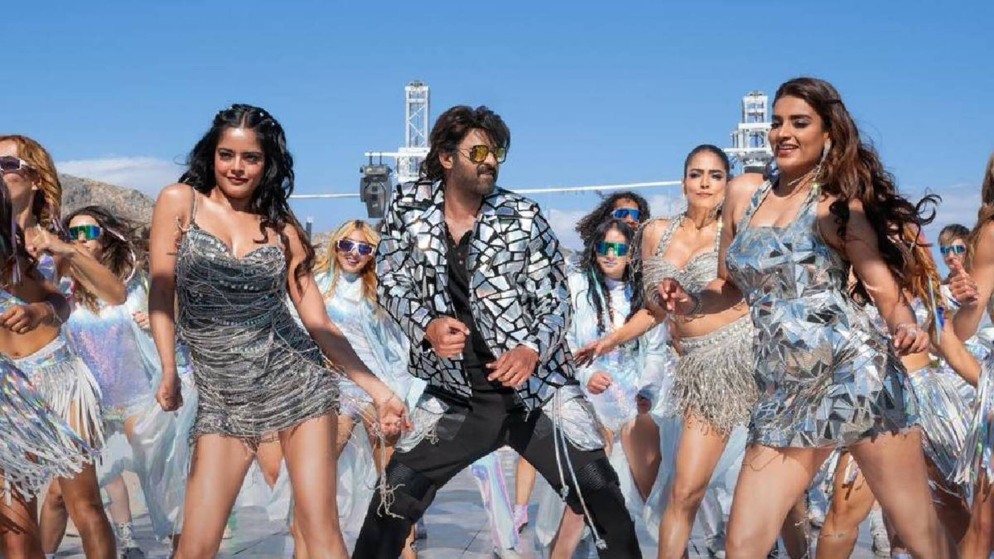 The Raja Saab | ബപ്പി ലാഹിരിയുടെയും ഉഷ ഉതുപ്പിന്റെയും 'നാച്ചേ നാച്ചേ'യ്ക്ക് വീണ്ടും ചുവടുകൾ തീർത്ത് നടൻ പ്രഭാസും നായികമാരും