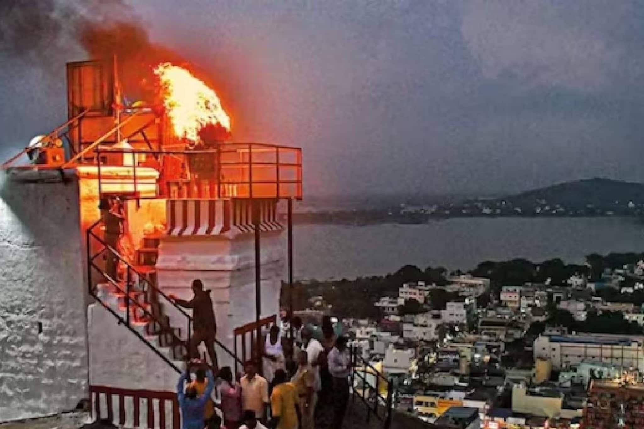 ക്ഷേത്രദീപം തെളിക്കണം; തിരുപ്പറംകുണ്ഡ്രം ദീപം വിവാദത്തിൽ വിധി ശരിവെച്ച് മദ്രാസ് ഹൈക്കോടതി