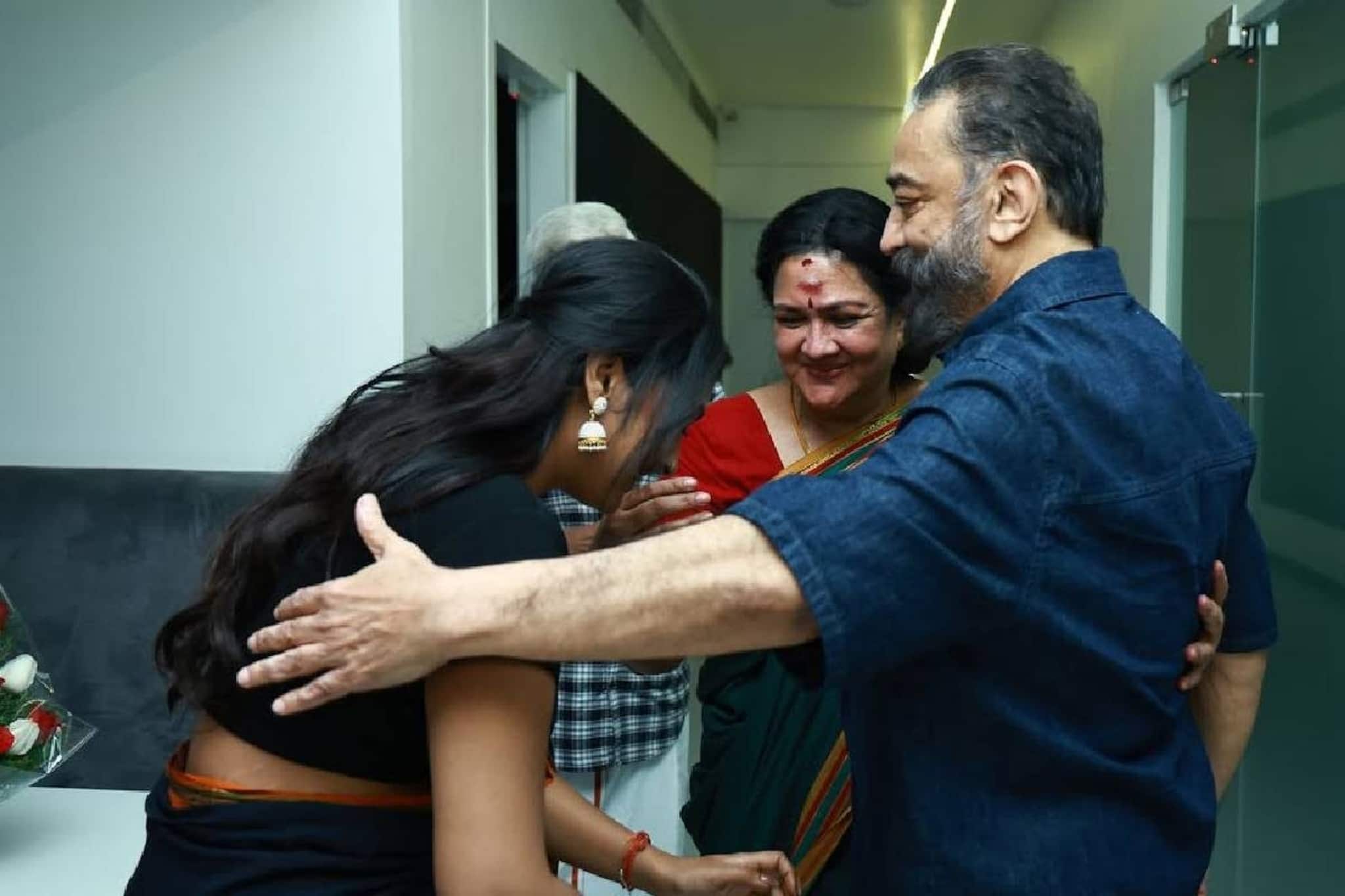 ആ കൈക്കുഞ്ഞാണിത്; സെറ്റിൽ കമൽ ഹാസൻ എടുത്തുകൊണ്ട് നടന്ന് ഭക്ഷണം കൊടുത്ത താരത്തിന്റെ മകളെ വീണ്ടും കണ്ടപ്പോൾ