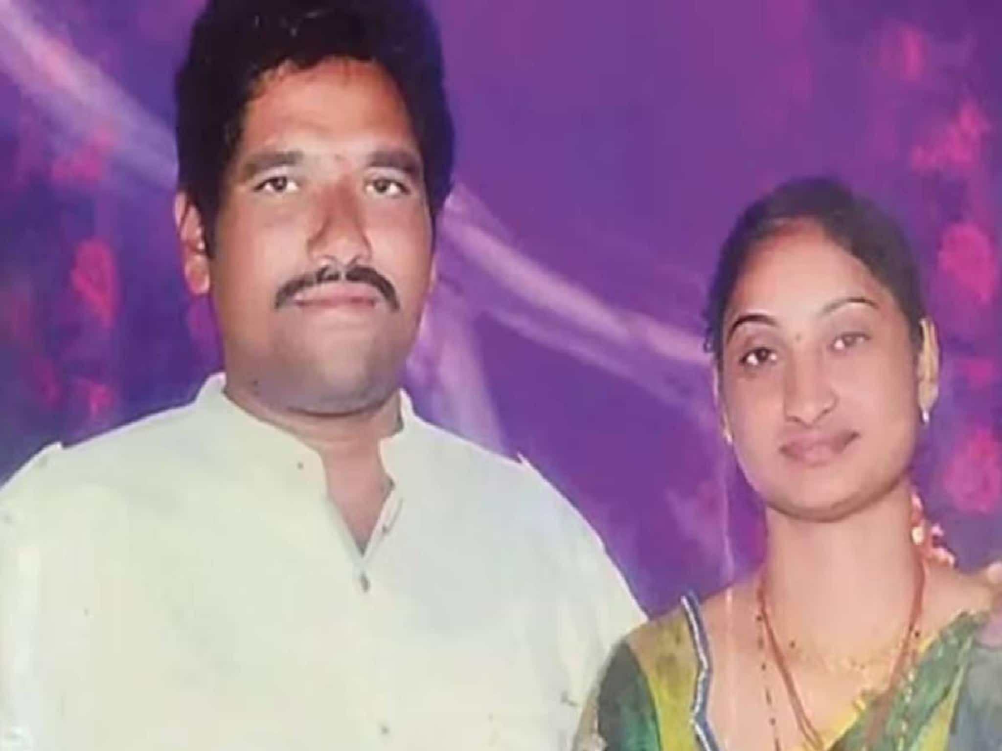 കാമുകനുമൊത്ത് വിഷം കൊടുത്തുകൊന്ന ഭർത്താവിൻ്റെ മൃതദേഹത്തിനരികിലിരുന്ന് ഭാര്യ നേരം വെളുക്കും വരെ പോൺ വീഡിയോ കണ്ടു