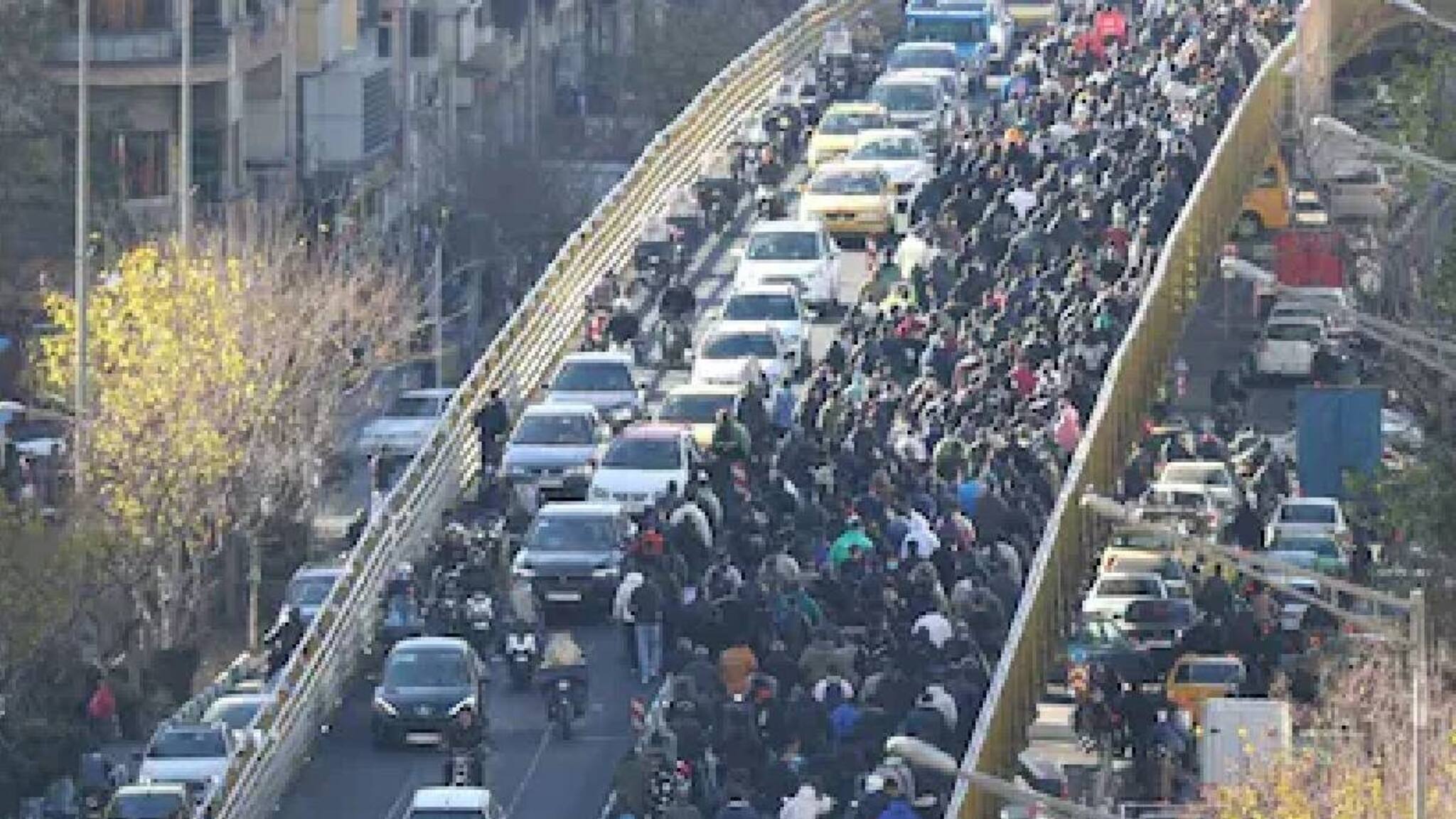 ഇറാനില്‍ ഖമേനി വിരുദ്ധ പ്രക്ഷോഭത്തിനിടെ ഏഴ് പേര്‍ കൊല്ലപ്പെട്ട പ്രതിഷേധം പൊട്ടിപ്പുറപ്പെടാന്‍ കാരണമെന്ത്?