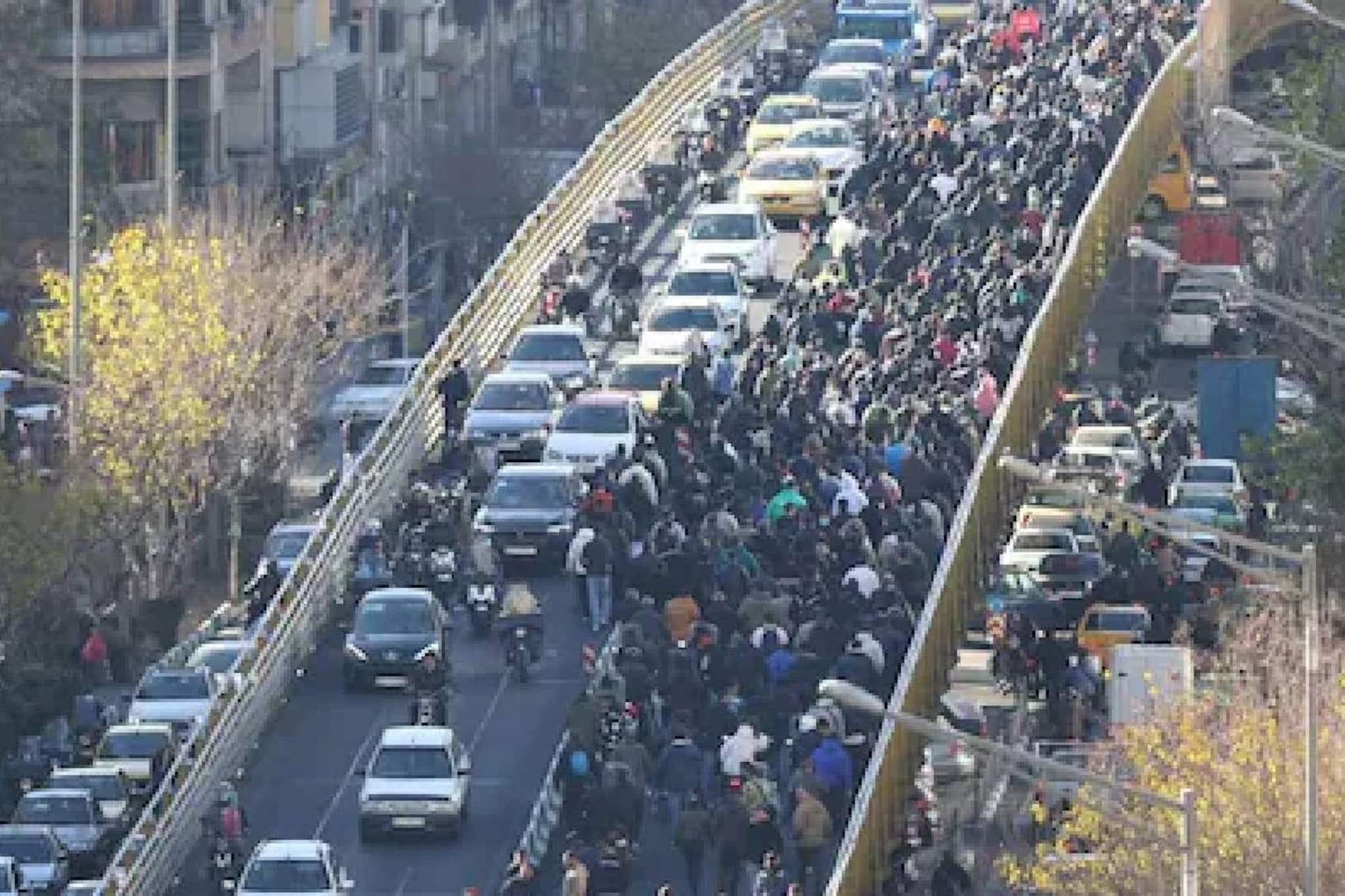 ഇറാനില്‍ ഖമേനി വിരുദ്ധ പ്രക്ഷോഭത്തിനിടെ ഏഴ് പേര്‍ കൊല്ലപ്പെട്ട പ്രതിഷേധം പൊട്ടിപ്പുറപ്പെടാന്‍ കാരണമെന്ത്?