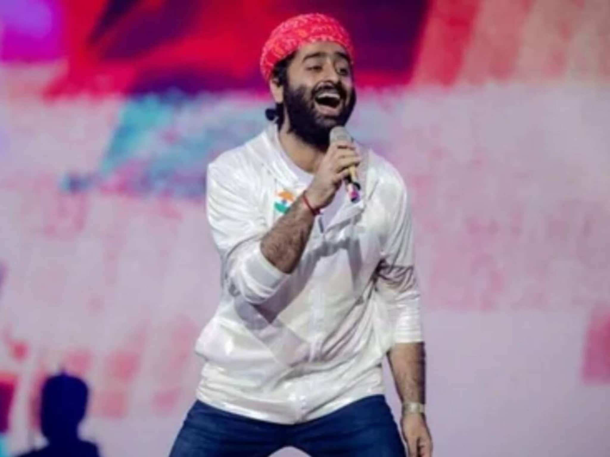 ആരാധകരെ ഞെട്ടിച്ച് അരിജിത് സിങ്; പിന്നണി ഗാനരംഗത്തുനിന്ന് വിരമിക്കൽ പ്രഖ്യാപിച്ചു ആരാധകരെ ഞെട്ടിച്ച് അരിജിത് സിങ്; പിന്നണി ഗാനരംഗത്തുനിന്ന് വിരമിക്കൽ പ്രഖ്യാപിച്ചു