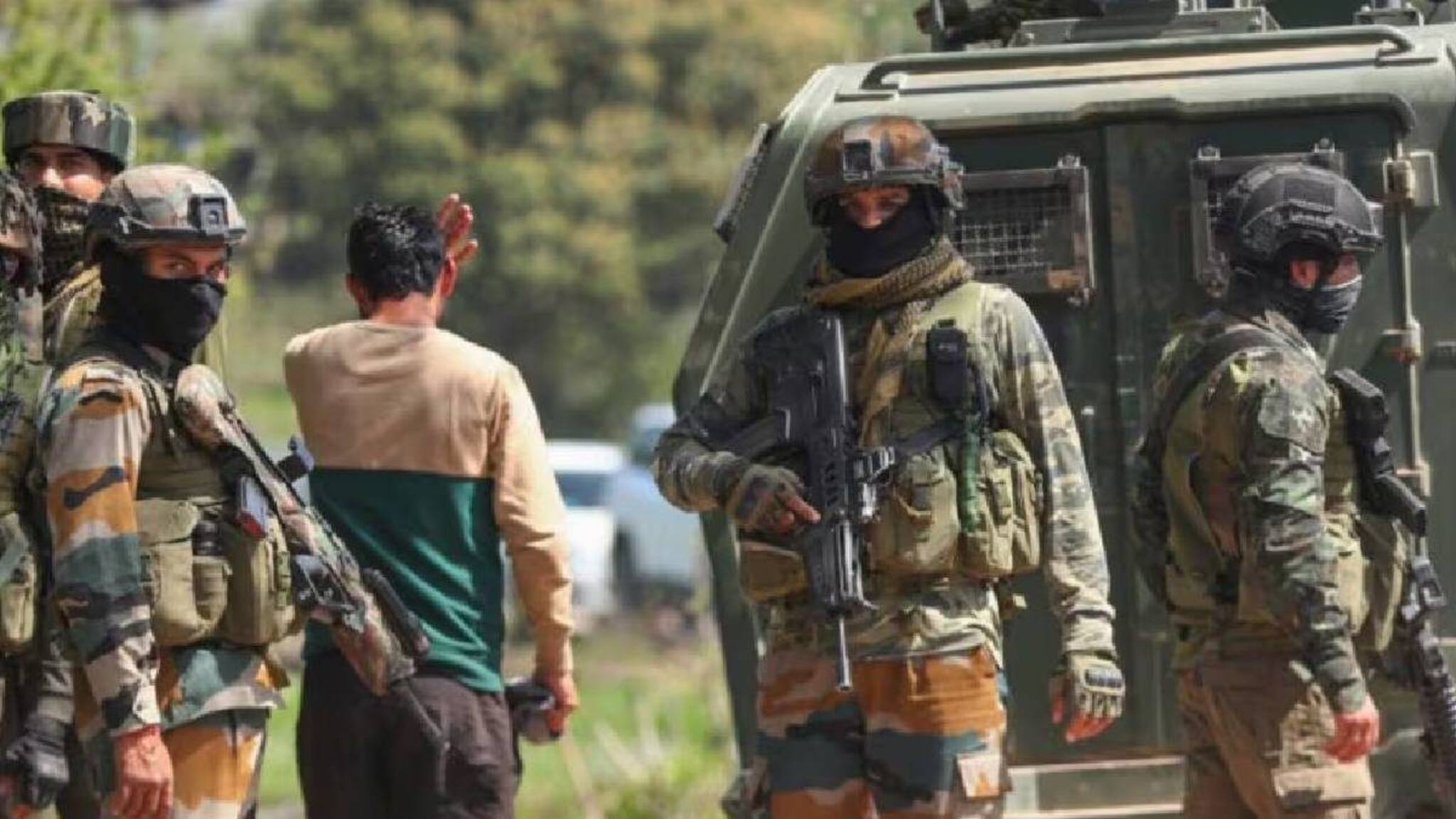 ജമ്മു കശ്മീരിൽ സൈനിക വാഹനം കൊക്കയിലേക്ക് മറിഞ്ഞ് 10 സൈനികർക്ക് വീരമൃത്യു; 7 പേർക്ക് പരിക്ക്