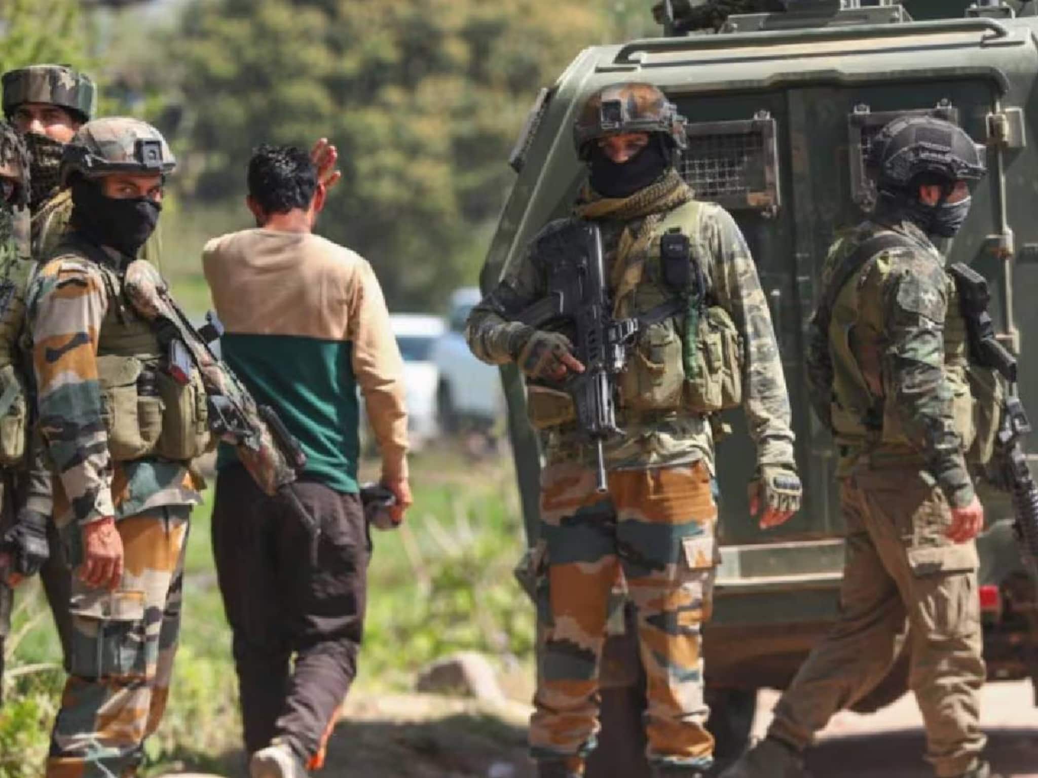 ജമ്മു കശ്മീരിൽ സൈനിക വാഹനം കൊക്കയിലേക്ക് മറിഞ്ഞ് 10 സൈനികർക്ക് വീരമൃത്യു; 7 പേർക്ക് പരിക്ക്