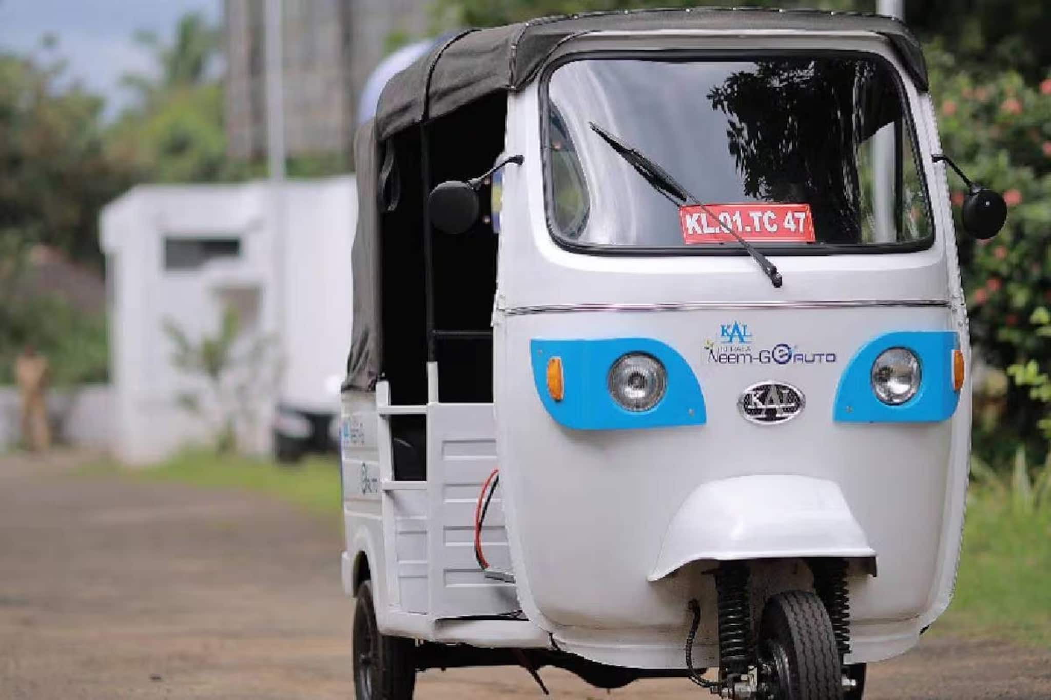 Kerala Budget 2026: പെട്രോൾ-ഡീസൽ ഓട്ടോയിൽനിന്ന് ഇലക്ട്രിക്കിലേക്ക് മാറാൻ 40,000 രൂപ ബോണസ്; സ്റ്റാൻഡുകളെ ഹൈടെക്കാകും