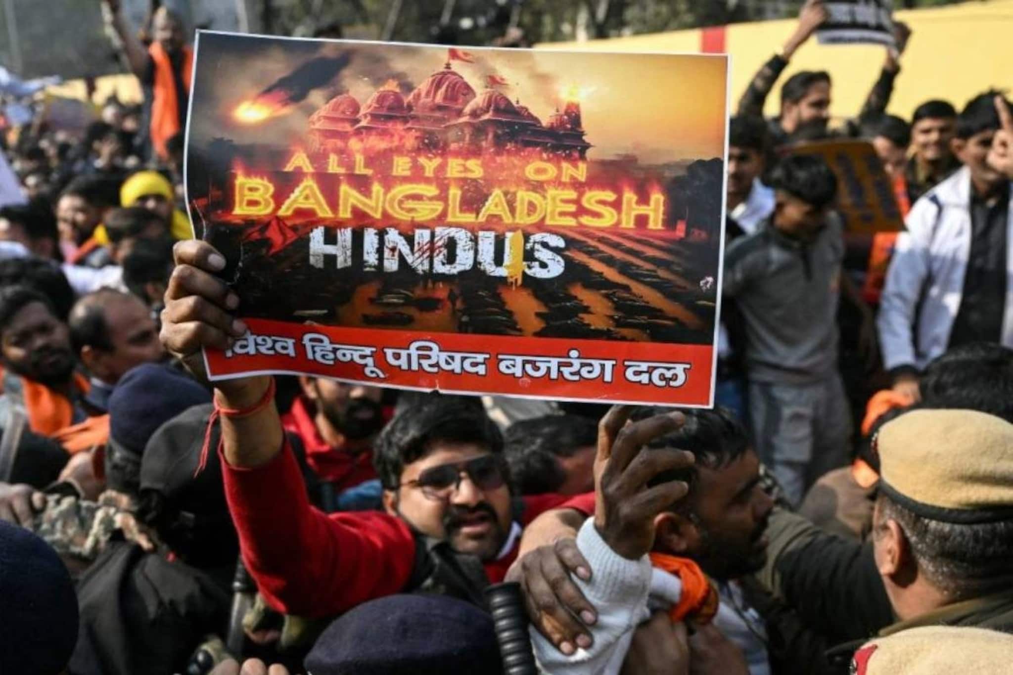 ബംഗ്ലാദേശിൽ വീണ്ടും ഹിന്ദു യുവാവിന് നേരെ ആക്രമണം; തീകൊളുത്തിയപ്പോൾ കുളത്തിൽ ചാടി രക്ഷപ്പെട്ടു