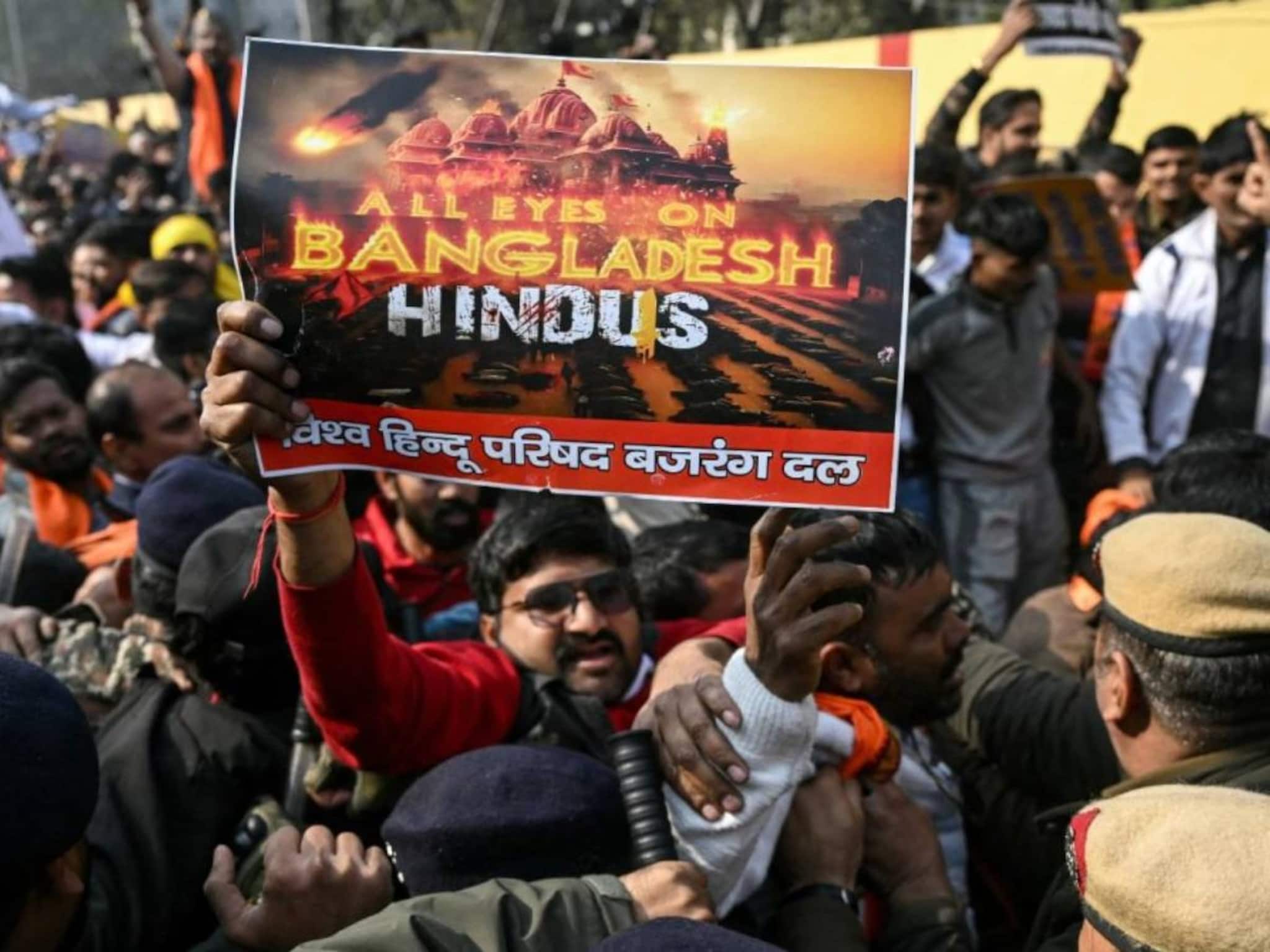 ബംഗ്ലാദേശിൽ വീണ്ടും ഹിന്ദു യുവാവിന് നേരെ ആക്രമണം; തീകൊളുത്തിയപ്പോൾ കുളത്തിൽ ചാടി രക്ഷപ്പെട്ടു