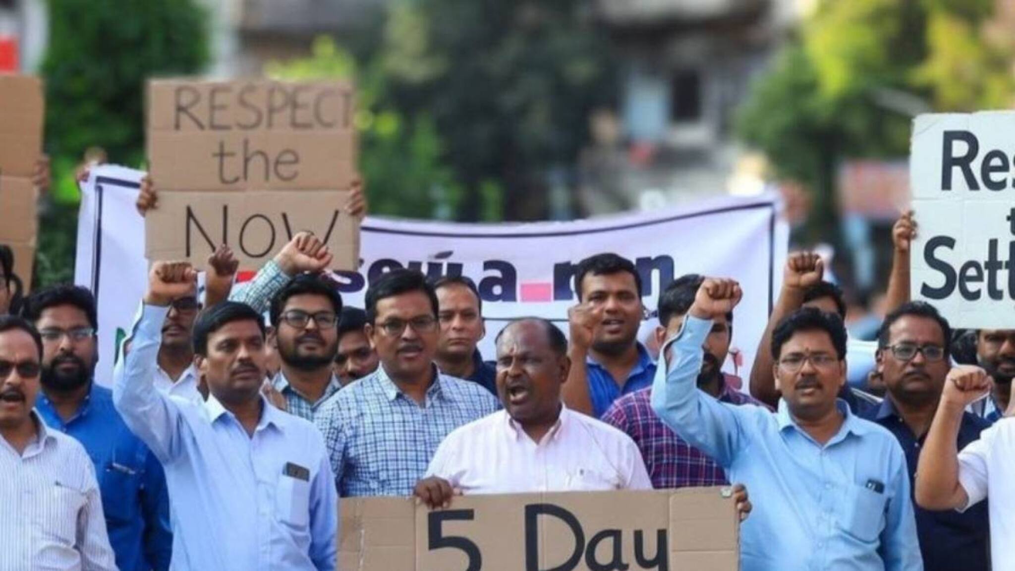 'എല്ലാ ശനിയാഴ്ചയും അവധി'; ജീവനക്കാരുടെ പണിമുടക്കിൽ ബാങ്കുകളുടെ പ്രവർത്തനം ചൊവ്വാഴ്ച തടസപ്പെടാൻ സാധ്യത