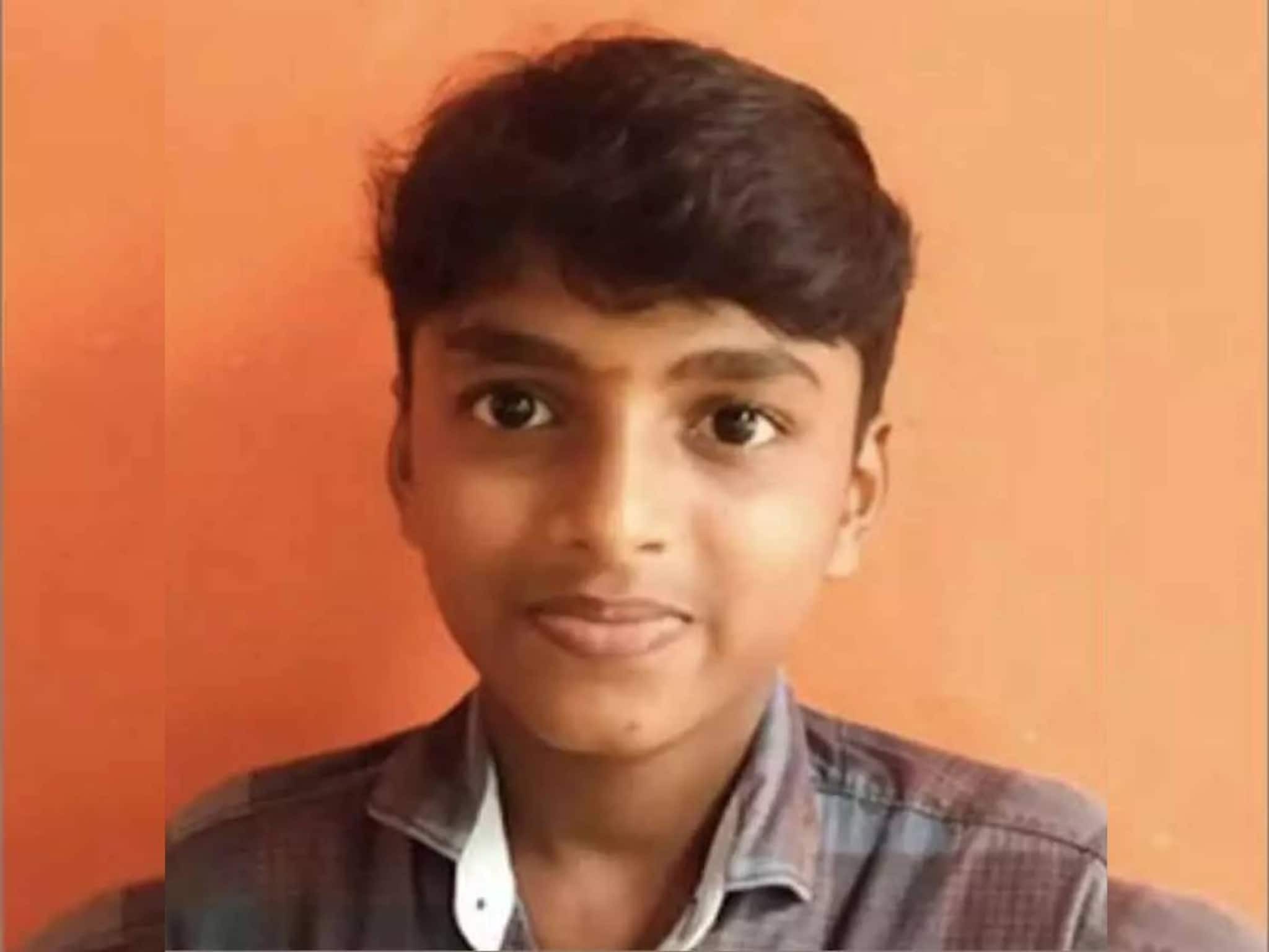 പുള്ളിപ്പുലി ആക്രമിച്ചതല്ല;15കാരനെ കുളത്തിൽ മരിച്ചനിലയിൽ കണ്ടെത്തിയത് കൊലപാതകം; തലയിൽ വെട്ടേറ്റ മൂന്ന് മുറിവുകൾ