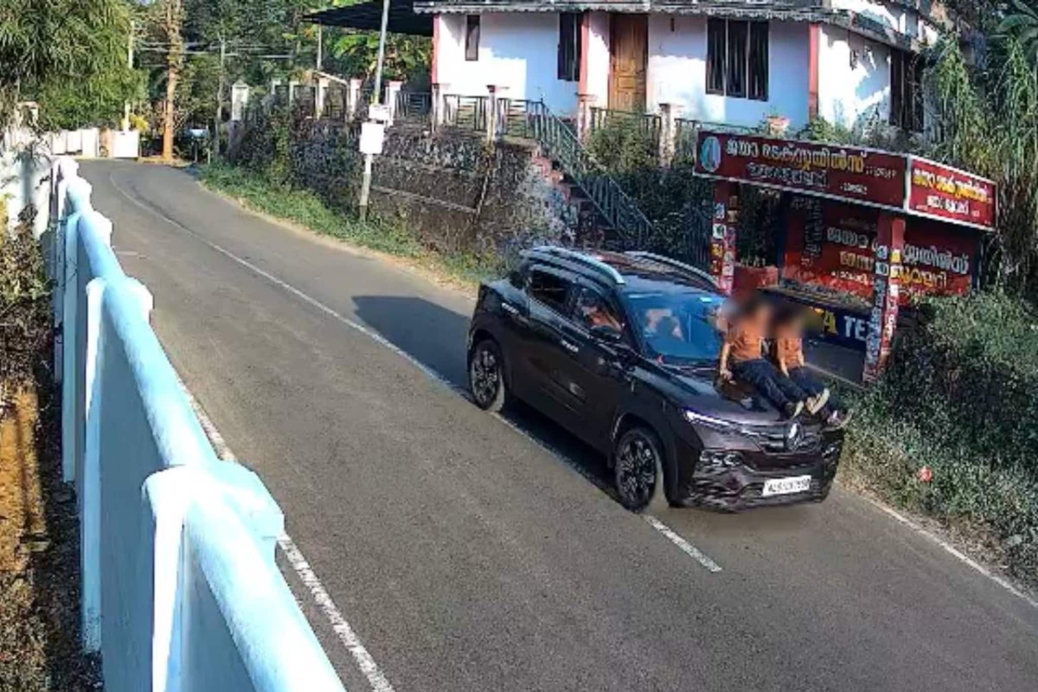 കോട്ടയത്ത് കാറിന്റെ ബോണറ്റിൽ കുട്ടികളെ ഇരുത്തി സാഹസിക യാത്ര നടത്തിയ യുവാവ് അറസ്റ്റിൽ