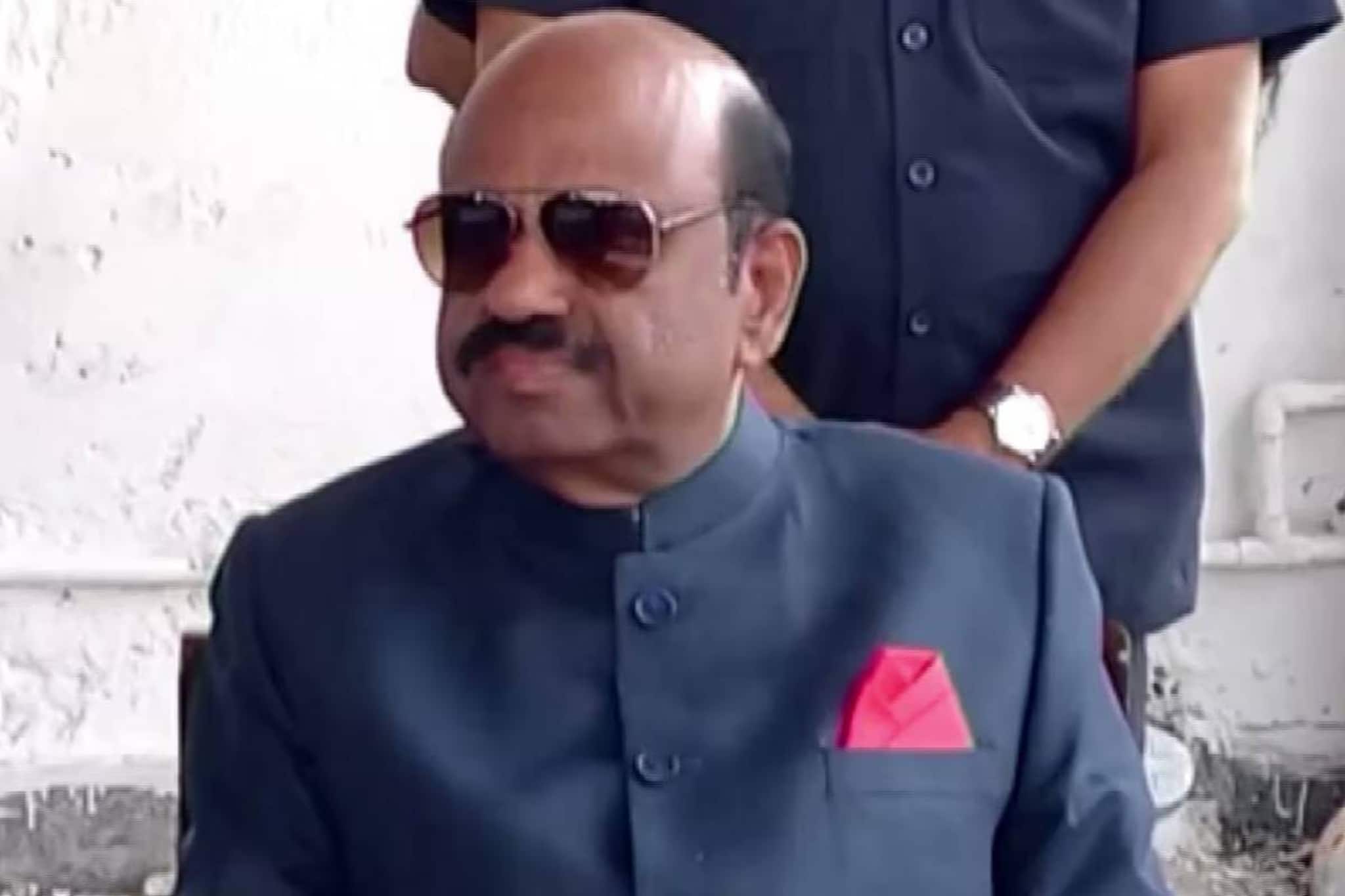 മന്നം സമാധിയില്‍ പുഷ്പാർ‌‍ച്ചന നടത്താൻ അനുവദിച്ചില്ലെന്ന് ഗവർണര്‍ ആനന്ദബോസ്; അങ്ങനെയൊരു സംഭവമേയില്ലെന്ന് NSS