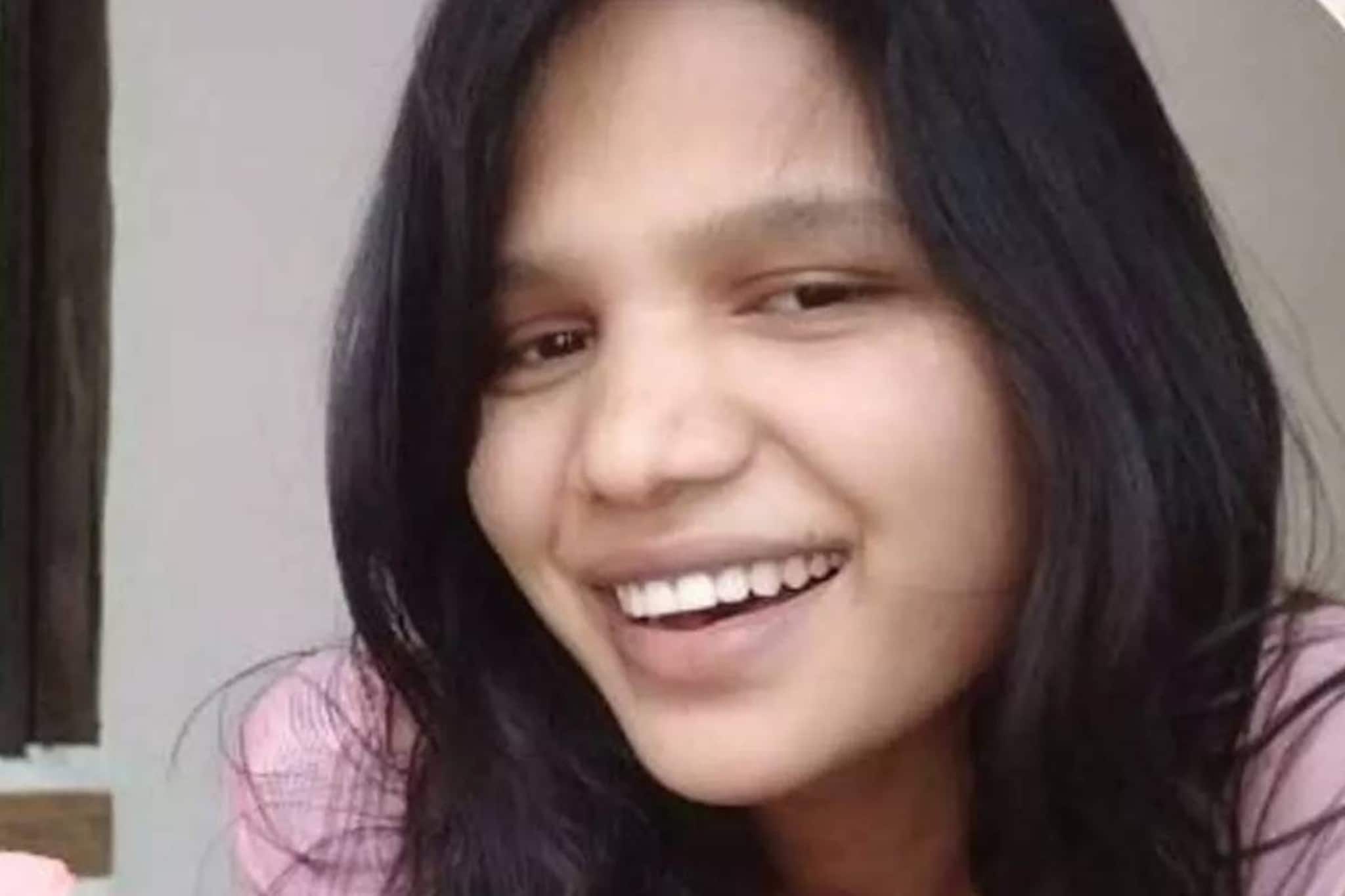 മലയാളിയുടെ ഹൃദയവുമായി ദുർഗകാമിയുടെ അന്ത്യ വിശ്രമം കളമശേരി സഭാ സെമിത്തേരിയിൽ മലയാളിയുടെ ഹൃദയവുമായി ദുർഗകാമിയുടെ അന്ത്യ വിശ്രമം കളമശേരി സഭാ സെമിത്തേരിയിൽ