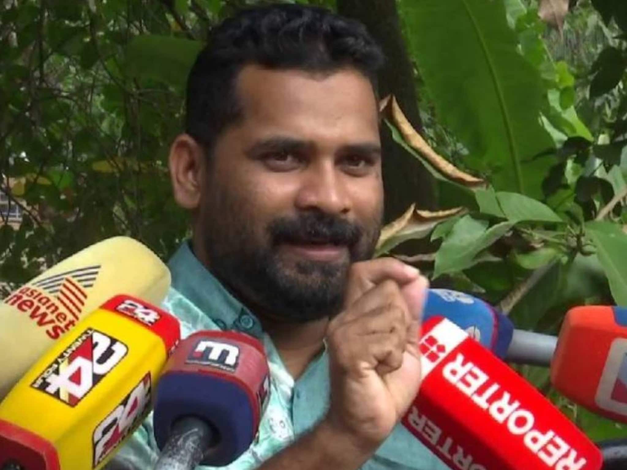 'എല്ഡിഎഫിന് വോട്ട് ചെയ്തത് അബദ്ധത്തില്; ആരുമായും ഡീല് ഇല്ല': കോഴ വാങ്ങി വോട്ടുമറിച്ചെന്ന വിവാദത്തില് EU ജാഫര് 'എല്ഡിഎഫിന് വോട്ട് ചെയ്തത് അബദ്ധത്തില്; ആരുമായും ഡീല് ഇല്ല': കോഴ വാങ്ങി വോട്ടുമറിച്ചെന്ന വിവാദത്തില് EU ജാഫര്