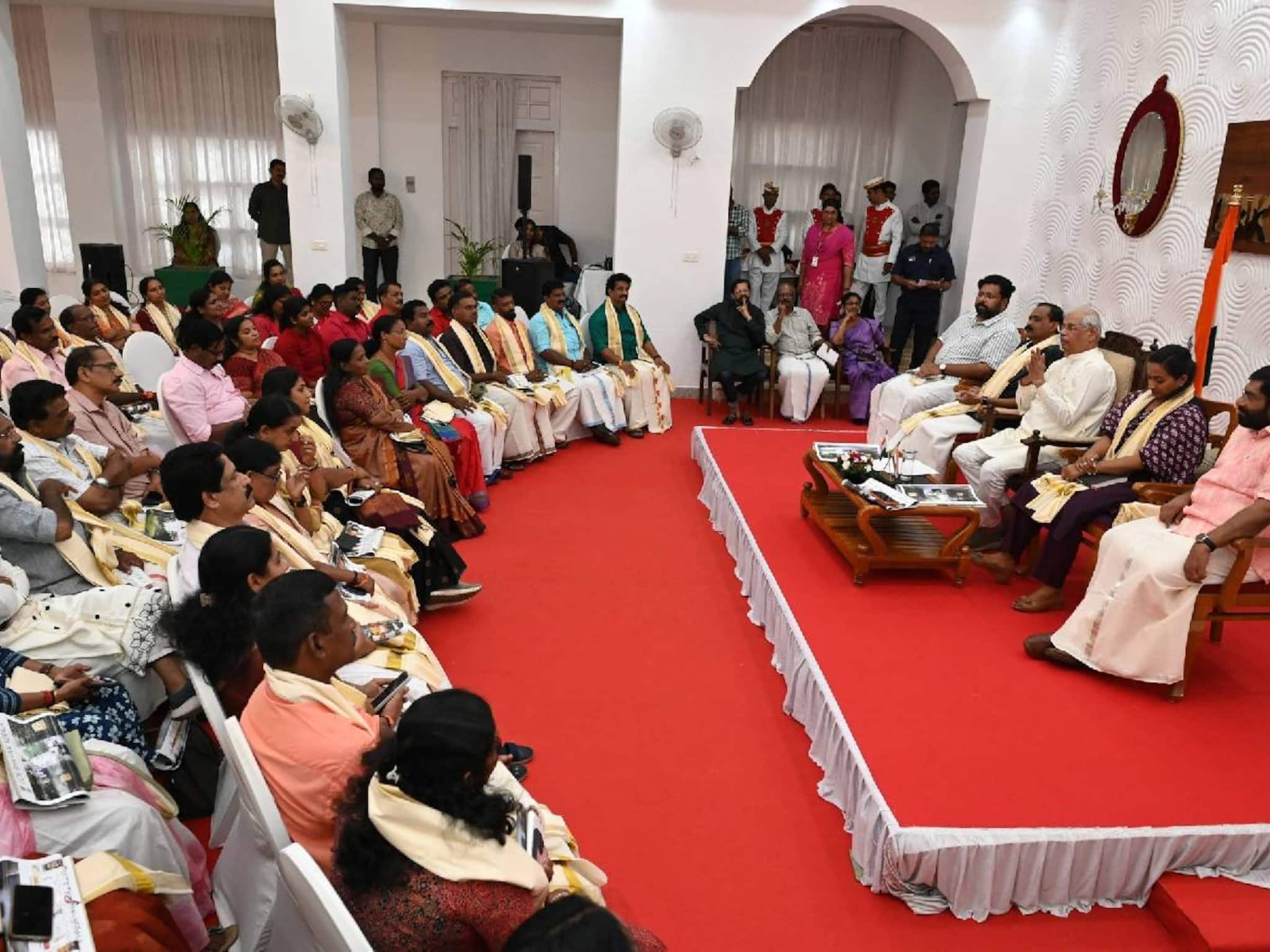 തിരുവനന്തപുരം നഗരത്തിൽ സമരങ്ങൾ വേണോ? കൗൺസിലർമാരോട് ഗവർണർ തിരുവനന്തപുരം നഗരത്തിൽ സമരങ്ങൾ വേണോ? കൗൺസിലർമാരോട് ഗവർണർ