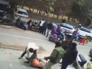 സിസിടിവി ദൃശ്യങ്ങളിൽ നിന്ന് സിസിടിവി ദൃശ്യങ്ങളിൽ നിന്ന്