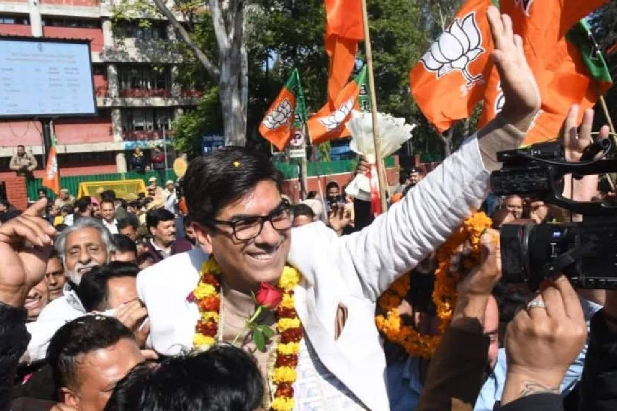 ചണ്ഡീഗഡ് മേയർ തിരഞ്ഞെടുപ്പിൽ കോൺഗ്രസിനെയും ആം ആദ്മി പാർട്ടിയേയും തകർത്ത് ബിജെപി ചണ്ഡീഗഡ് മേയർ തിരഞ്ഞെടുപ്പിൽ കോൺഗ്രസിനെയും ആം ആദ്മി പാർട്ടിയേയും തകർത്ത് ബിജെപി