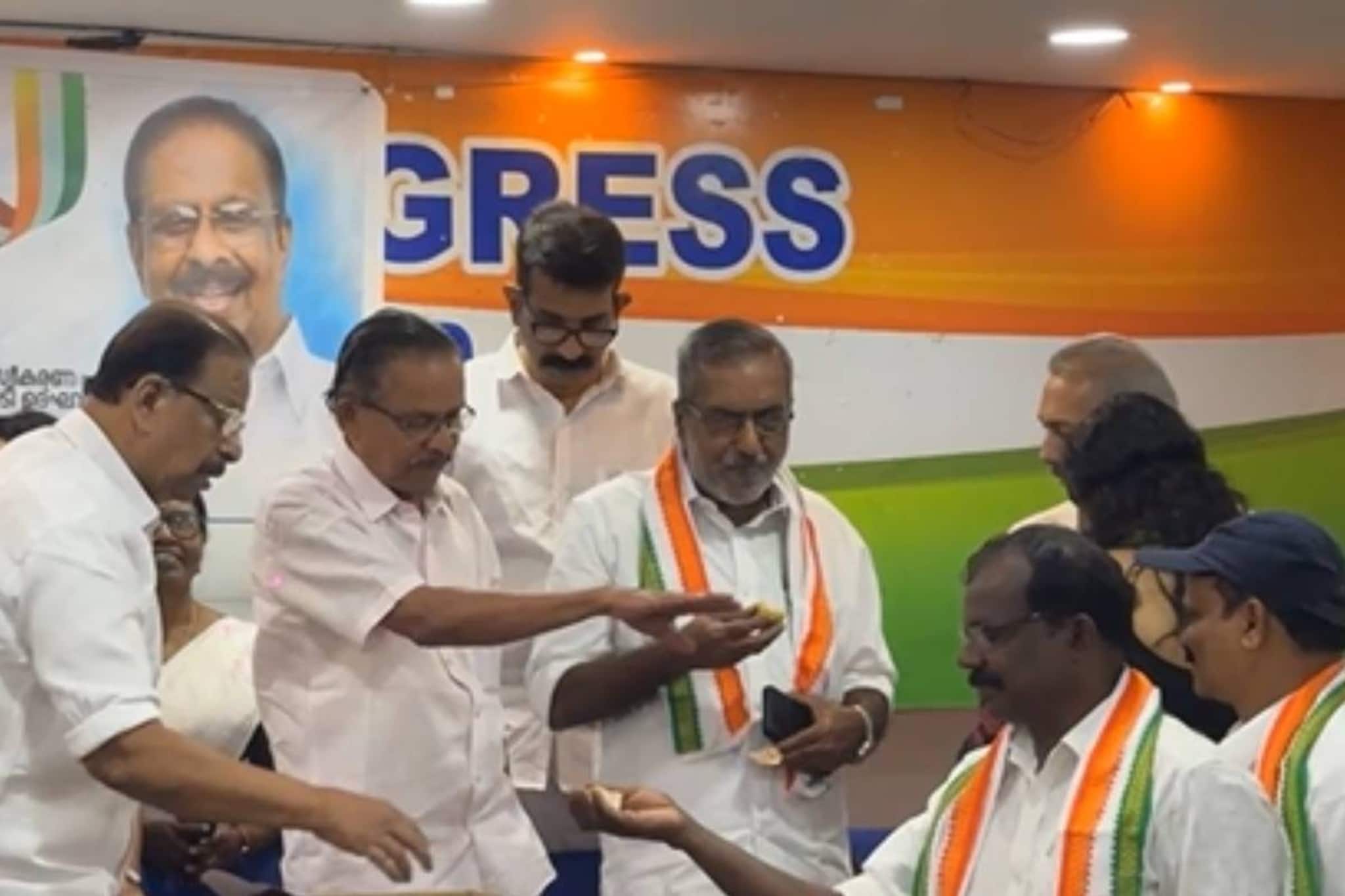 'വിസ്മയം' കണ്ണൂരിലും; NCP സംസ്ഥാന സെക്രട്ടറി ഉൾപ്പെടെ 15 നേതാക്കൾ കോൺഗ്രസില്‍ ചേർന്നു