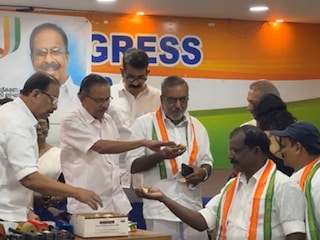 എൻസിപി നേതാക്കളെ കെ സുധാകരന്റെ നേതൃത്വത്തിൽ കോൺഗ്രസിലേക്ക് സ്വീകരിക്കുന്നു