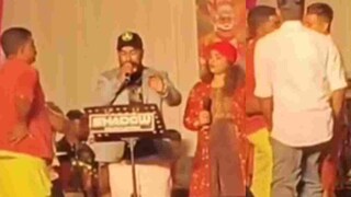 ഗാനമേളയ്ക്കിടെ ഗണഗീതം പാടിയപ്പോൾ സിപിഎം പ്രവർത്തകർ വേദിയിലെത്തി തടസപ്പെടുത്തി