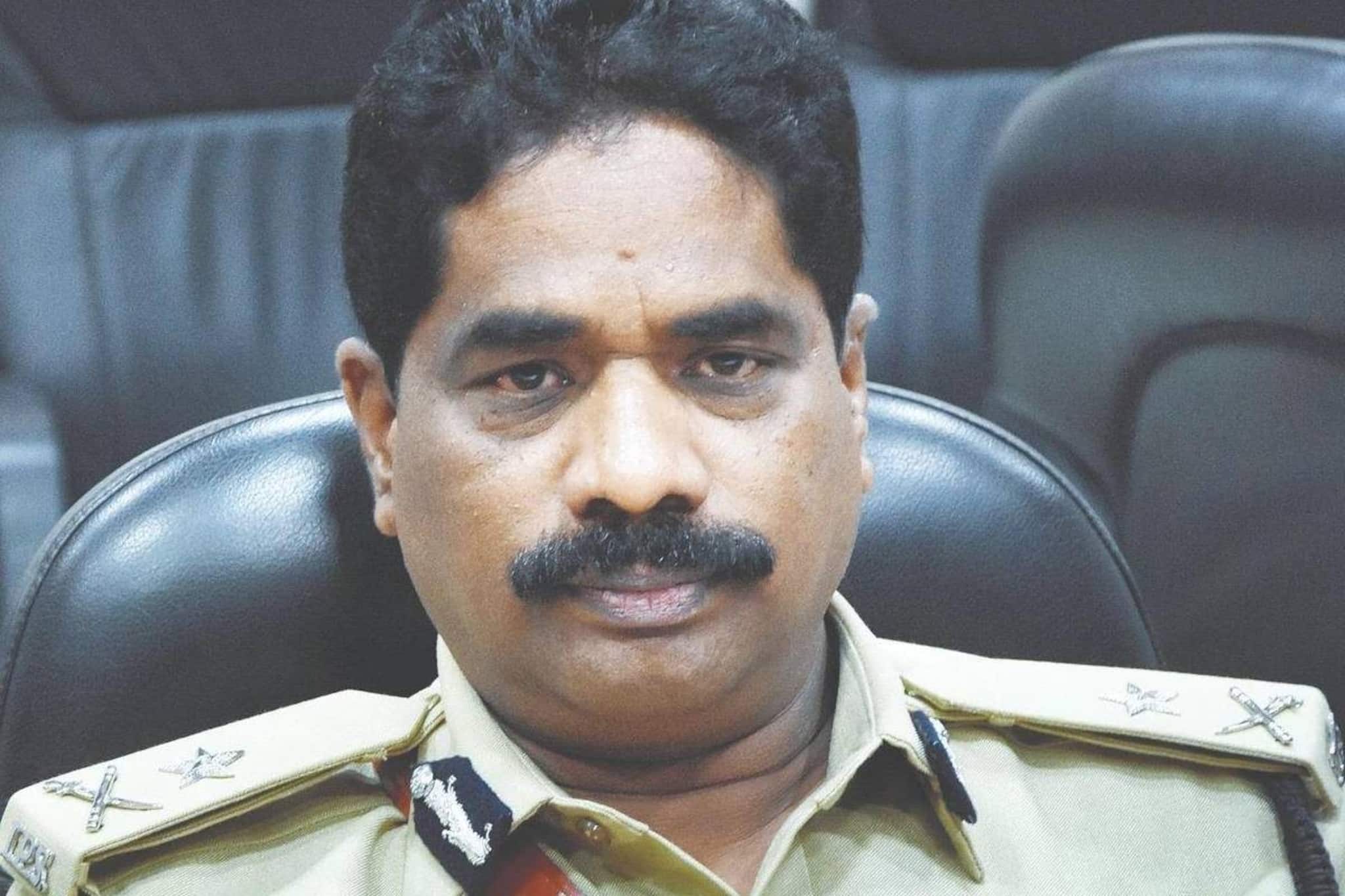 ഓഫീസ് മുറിയിൽ യുവതിയുമായി ശൃംഗാരം; കർണാടക ഡിജിപിക്ക് സസ്പെൻഷൻ