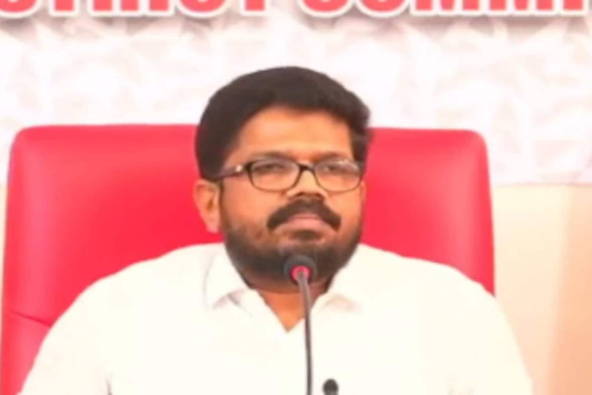 ധനരാജ് രക്തസാക്ഷി ഫണ്ട് തട്ടിപ്പ് വിവാദത്തിൽ കണക്ക് പുറത്തുവിടില്ല, പാർട്ടിമാത്രം അറിഞ്ഞാൽ മതിയെന്ന് കെ കെ രാഗേഷ് ധനരാജ് രക്തസാക്ഷി ഫണ്ട് തട്ടിപ്പ് വിവാദത്തിൽ കണക്ക് പുറത്തുവിടില്ല, പാർട്ടിമാത്രം അറിഞ്ഞാൽ മതിയെന്ന് കെ കെ രാഗേഷ്