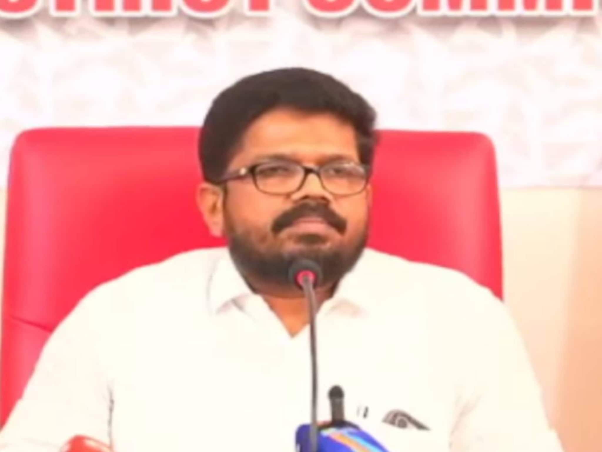 ധനരാജ് രക്തസാക്ഷി ഫണ്ട് തട്ടിപ്പ് വിവാദത്തിൽ കണക്ക് പുറത്തുവിടില്ല, പാർട്ടിമാത്രം അറിഞ്ഞാൽ മതിയെന്ന് കെ കെ രാഗേഷ് ധനരാജ് രക്തസാക്ഷി ഫണ്ട് തട്ടിപ്പ് വിവാദത്തിൽ കണക്ക് പുറത്തുവിടില്ല, പാർട്ടിമാത്രം അറിഞ്ഞാൽ മതിയെന്ന് കെ കെ രാഗേഷ്