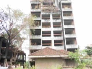 മരടിലെ ഉപേക്ഷിക്കപ്പെട്ട ഫ്ലാറ്റ്