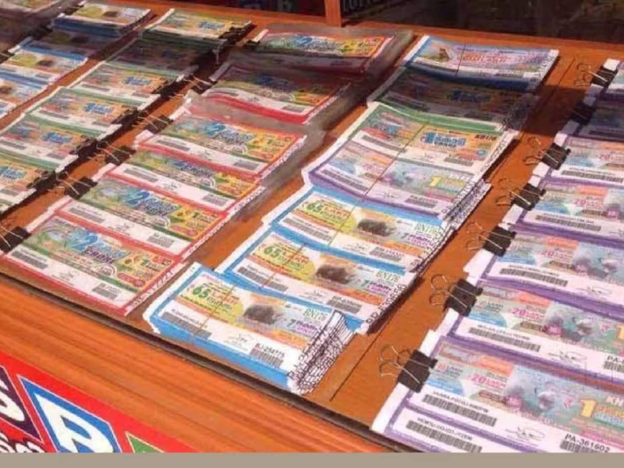 ഒരു കോടി സമ്മാനമടിച്ച ലോട്ടറി ടിക്കറ്റ് ബ്ലാക്കിൽ വിൽക്കാൻ ശ്രമിക്കുന്നതിനിടെ തട്ടിയെടുത്തു; ഒരാൾ പിടിയിൽ ഒരു കോടി സമ്മാനമടിച്ച ലോട്ടറി ടിക്കറ്റ് ബ്ലാക്കിൽ വിൽക്കാൻ ശ്രമിക്കുന്നതിനിടെ തട്ടിയെടുത്തു; ഒരാൾ പിടിയിൽ