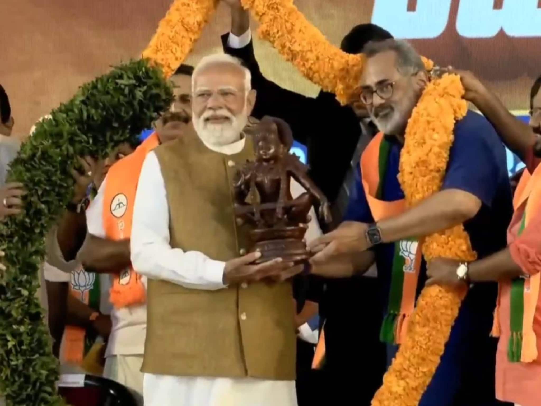 PM Modi Kerala Visit Live Updates: ശബരിമല സ്വർണക്കൊള്ള പരാമർശിച്ച് പ്രധാനമന്ത്രി; 'ബിജെപി അധികാരത്തിലെത്തിയാൽ കുറ്റവാളികളെ ജയിലിലാക്കും'