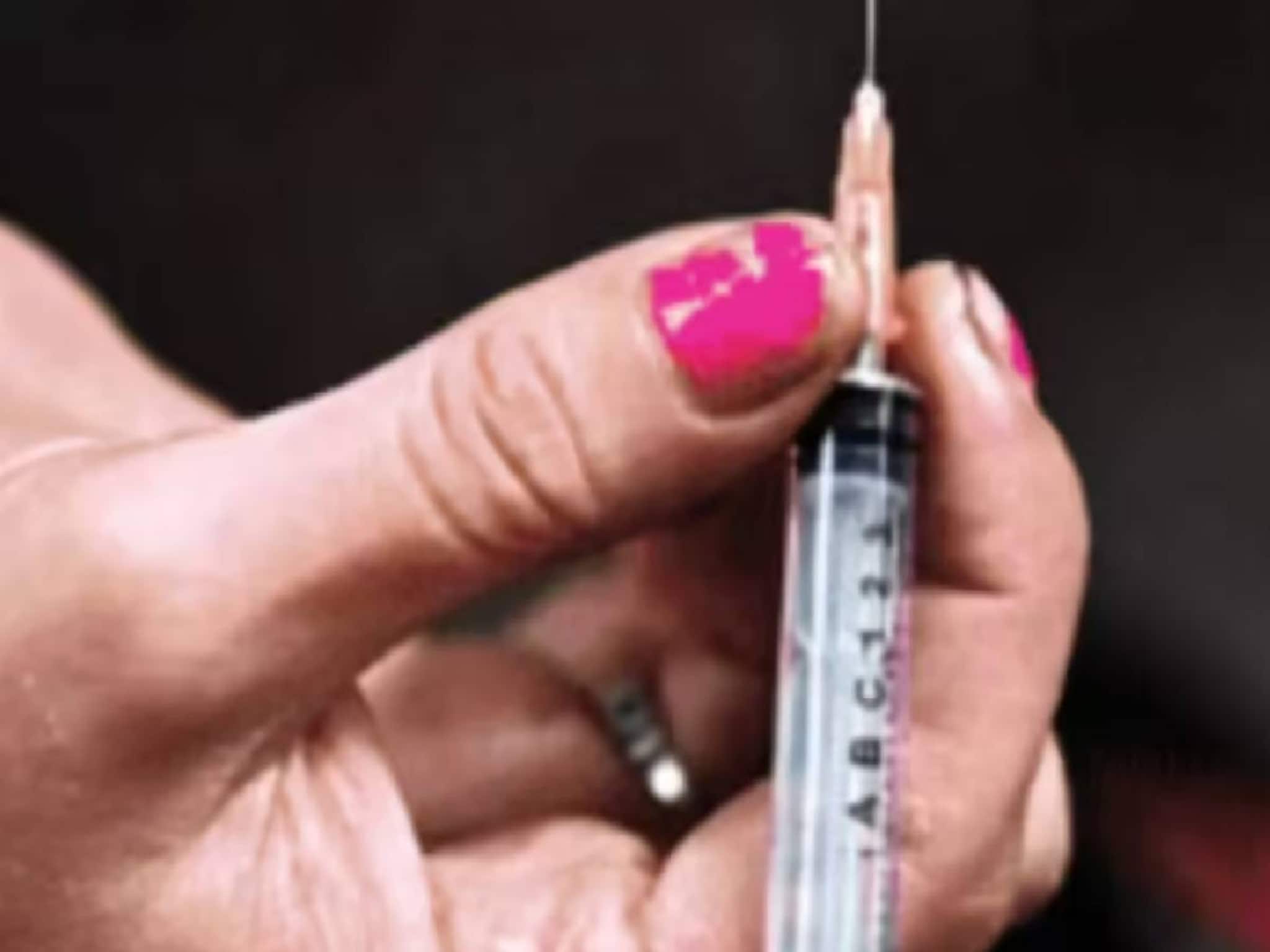 പ്രണയബന്ധത്തെ എതിര്ത്ത മാതാപിതാക്കളെ നഴ്സ് മരുന്ന് കുത്തിവെച്ച് കൊലപ്പെടുത്തി പ്രണയബന്ധത്തെ എതിര്ത്ത മാതാപിതാക്കളെ നഴ്സ് മരുന്ന് കുത്തിവെച്ച് കൊലപ്പെടുത്തി