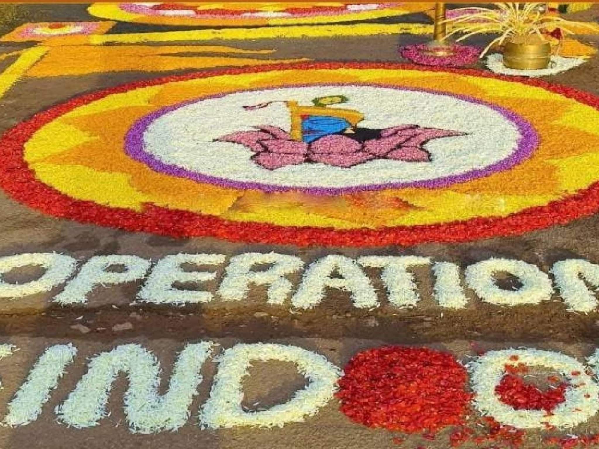 കൊല്ലത്ത് 'ഓപ്പറേഷൻ സിന്ദൂർ' പൂക്കളത്തിന് പരാതി നൽകിയ ക്ഷേത്രസമിതിയെ നിലംപരിശാക്കി സംഘപരിവാറിന് തകർപ്പൻ ജയം കൊല്ലത്ത് 'ഓപ്പറേഷൻ സിന്ദൂർ' പൂക്കളത്തിന് പരാതി നൽകിയ ക്ഷേത്രസമിതിയെ നിലംപരിശാക്കി സംഘപരിവാറിന് തകർപ്പൻ ജയം