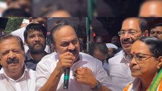 പി ഐഷാ പോറ്റി കോൺഗ്രസ് അംഗത്വം സ്വീകരിച്ചശേഷം പി ഐഷാ പോറ്റി കോൺഗ്രസ് അംഗത്വം സ്വീകരിച്ചശേഷം