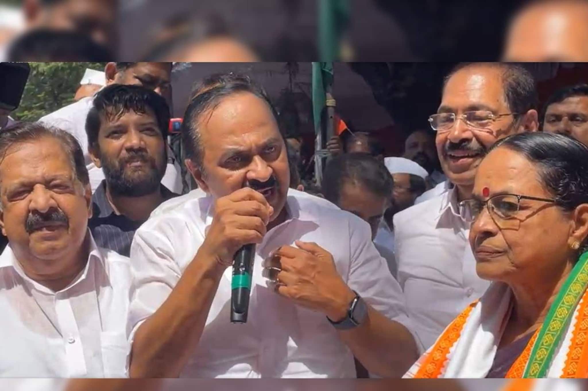 മുൻ കൊട്ടാരക്കര സിപിഎം എംഎൽഎ ഐഷാ പോറ്റി കോൺ‌ഗ്രസ് വേദിയില്‍; അംഗത്വം സ്വീകരിച്ചു