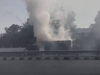 ലോറിക്ക് തീ പിടിച്ചപ്പോൾ