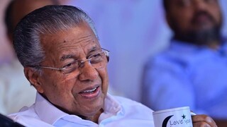 മുഖ്യമന്ത്രി സത്യഗ്രഹ സമരത്തിനിടെ കപ്പുമായി