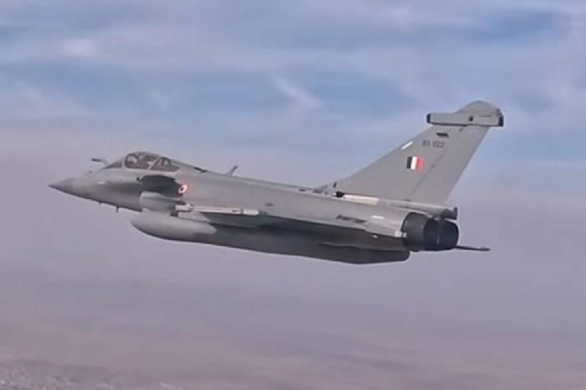 ഓപ്പറേഷൻ സിന്ദൂറിനിടെ തകർത്തെന്ന് പാകിസ്ഥാൻ അവകാശപ്പെട്ട റഫാൽ വിമാനം റിപ്പബ്ലിക് ദിന പരേഡിലെ മിന്നും താരം ഓപ്പറേഷൻ സിന്ദൂറിനിടെ തകർത്തെന്ന് പാകിസ്ഥാൻ അവകാശപ്പെട്ട റഫാൽ വിമാനം റിപ്പബ്ലിക് ദിന പരേഡിലെ മിന്നും താരം