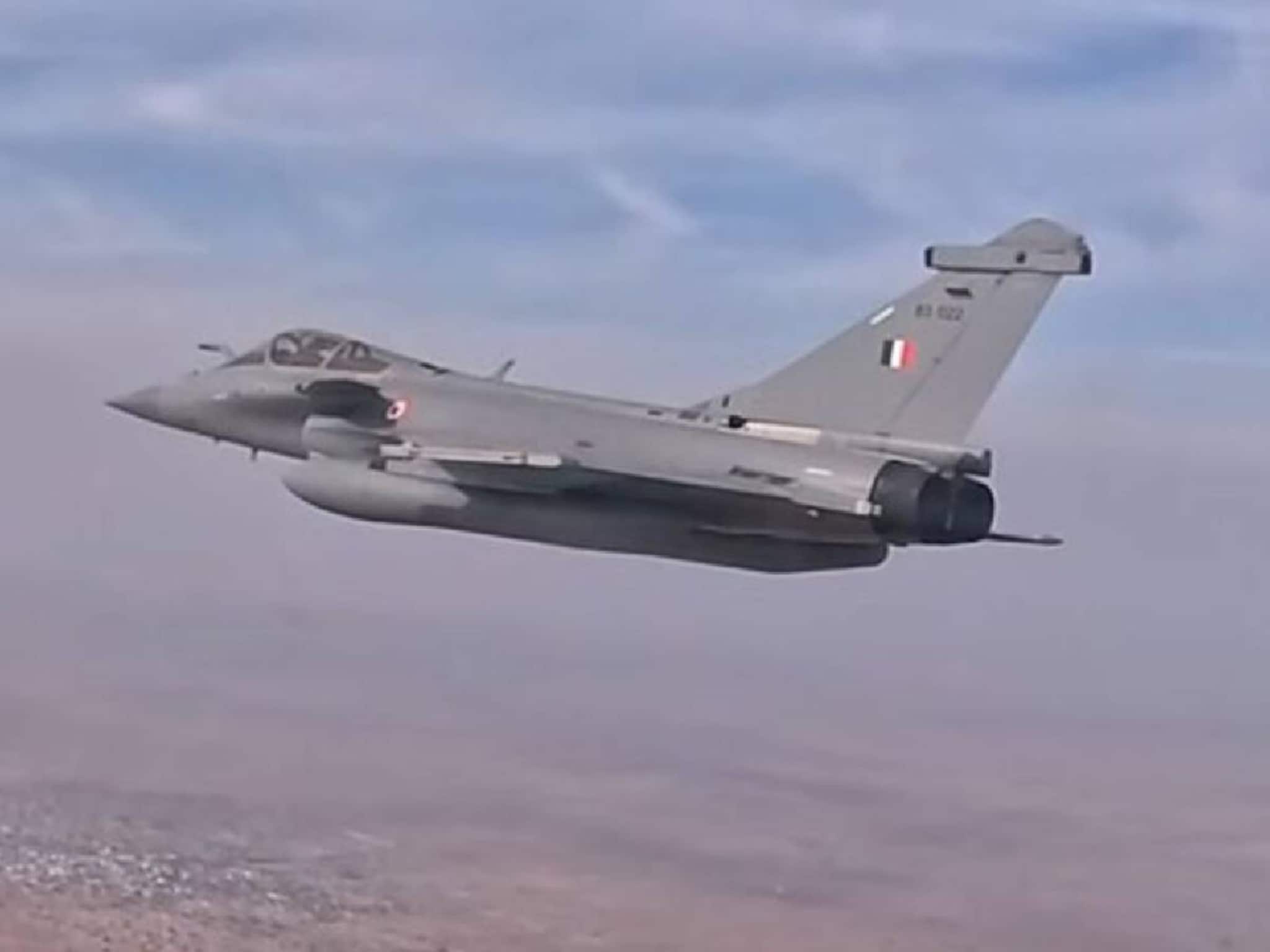 ഓപ്പറേഷൻ സിന്ദൂറിനിടെ തകർത്തെന്ന് പാകിസ്ഥാൻ അവകാശപ്പെട്ട റഫാൽ വിമാനം റിപ്പബ്ലിക് ദിന പരേഡിലെ മിന്നും താരം ഓപ്പറേഷൻ സിന്ദൂറിനിടെ തകർത്തെന്ന് പാകിസ്ഥാൻ അവകാശപ്പെട്ട റഫാൽ വിമാനം റിപ്പബ്ലിക് ദിന പരേഡിലെ മിന്നും താരം