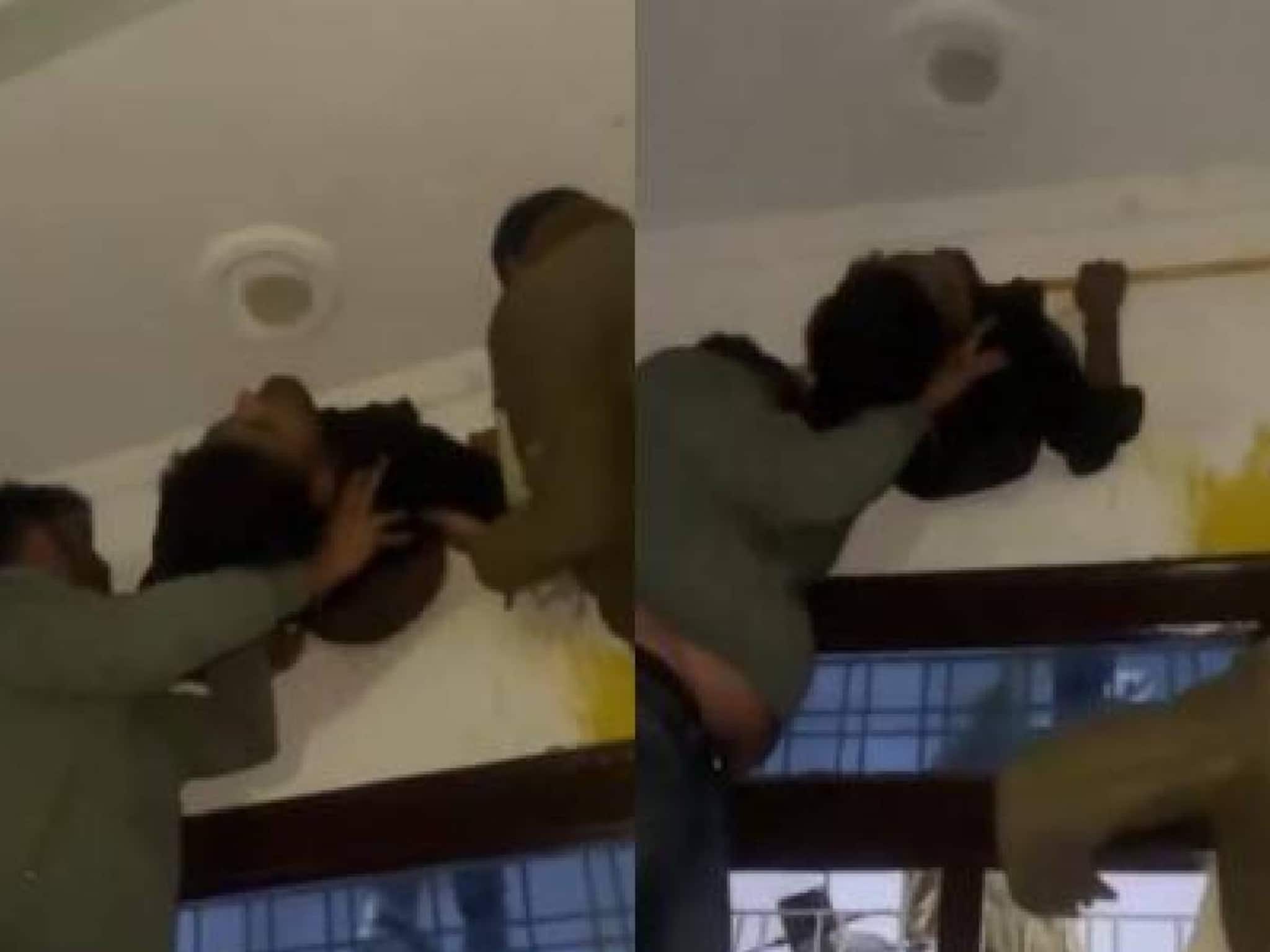 മോഷണശ്രമത്തിനിടെ എക്സോസ്റ്റ് ഫാനിൽ കുടുങ്ങി കള്ളൻ; രക്ഷപ്പെടുത്തി അറസ്റ്റ് ചെയ്ത് പൊലീസ്