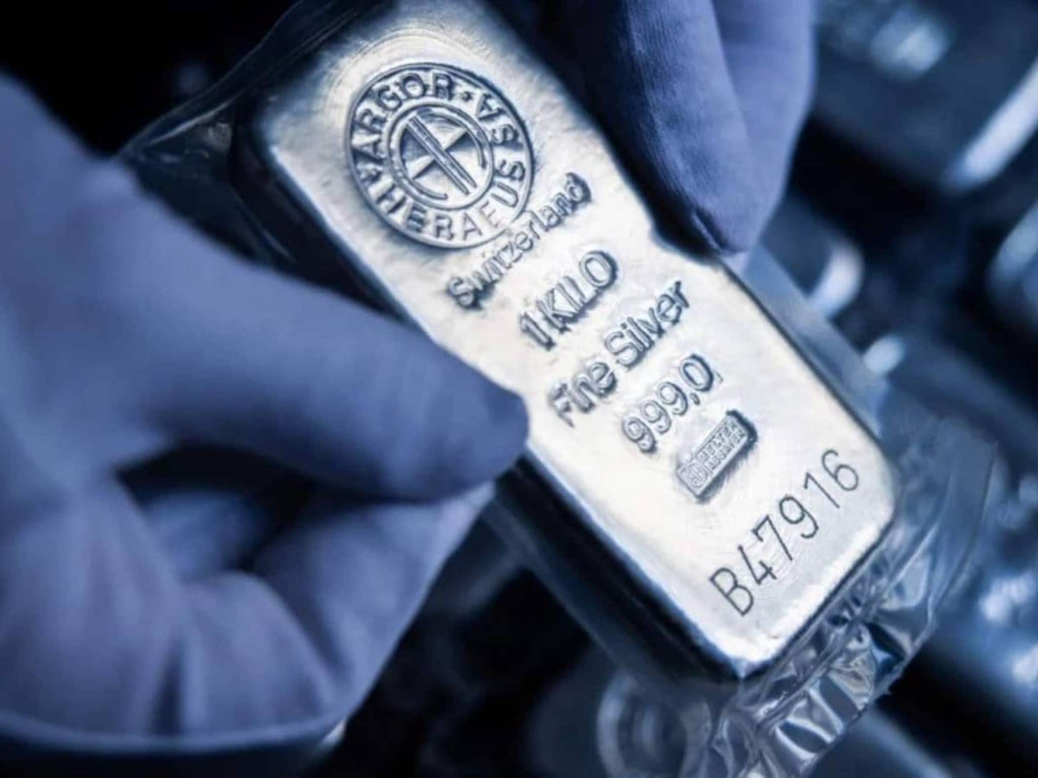 ചൈനയിൽ വെള്ളിക്ക് ഇത്രയധികം വിലയോ ? ആഗോള നിരക്കിനേക്കാൾ കിലോയ്ക്ക് 45,000 രൂപ അധികം