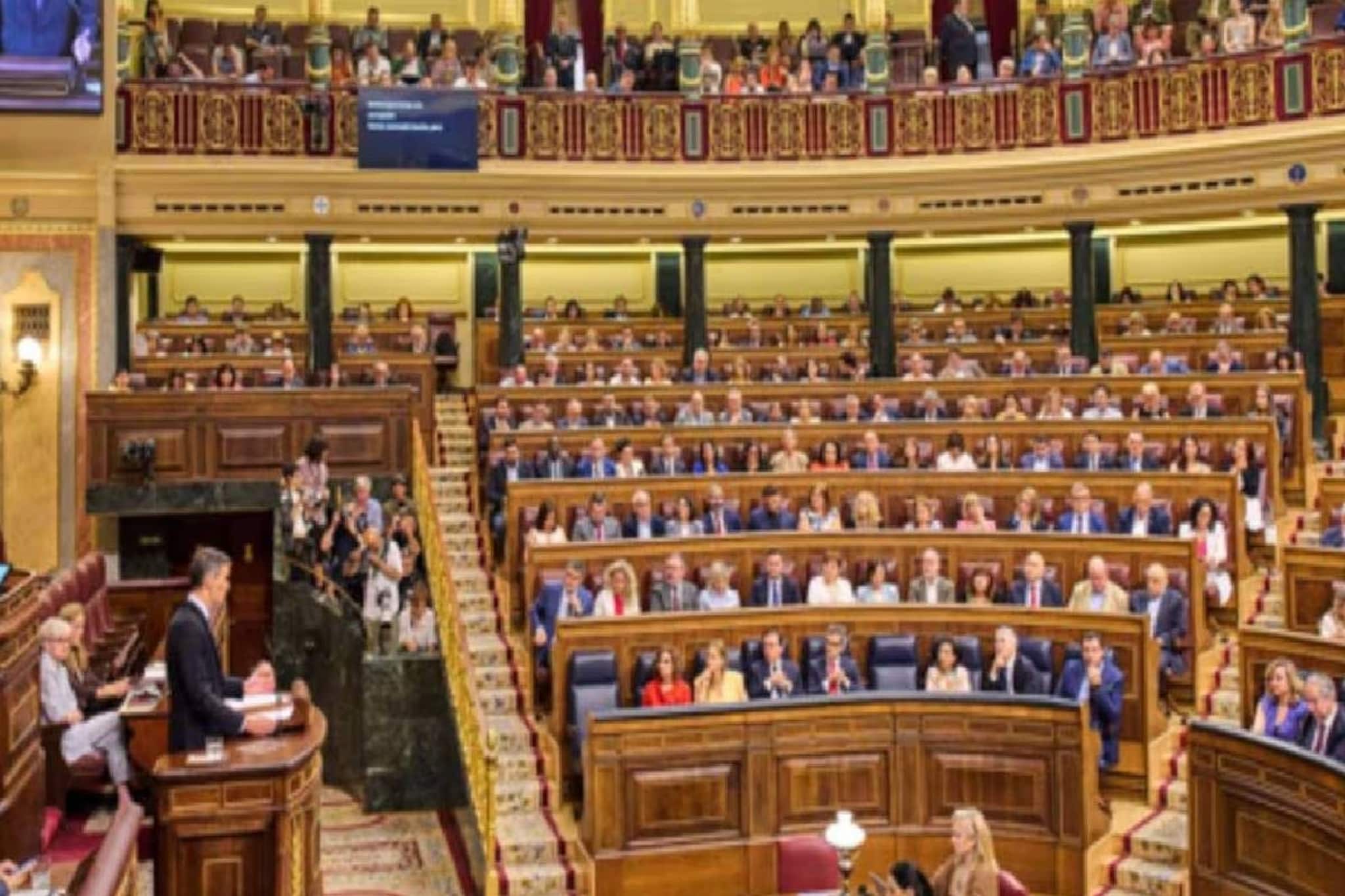 സ്പെയിൻ 5 ലക്ഷം കുടിയേറ്റക്കാർക്ക് അംഗീകാരം നൽകും; എംബസിയുടെ മുന്നിൽ പാക്കിസ്ഥാനികളുടെ നീണ്ട നിര