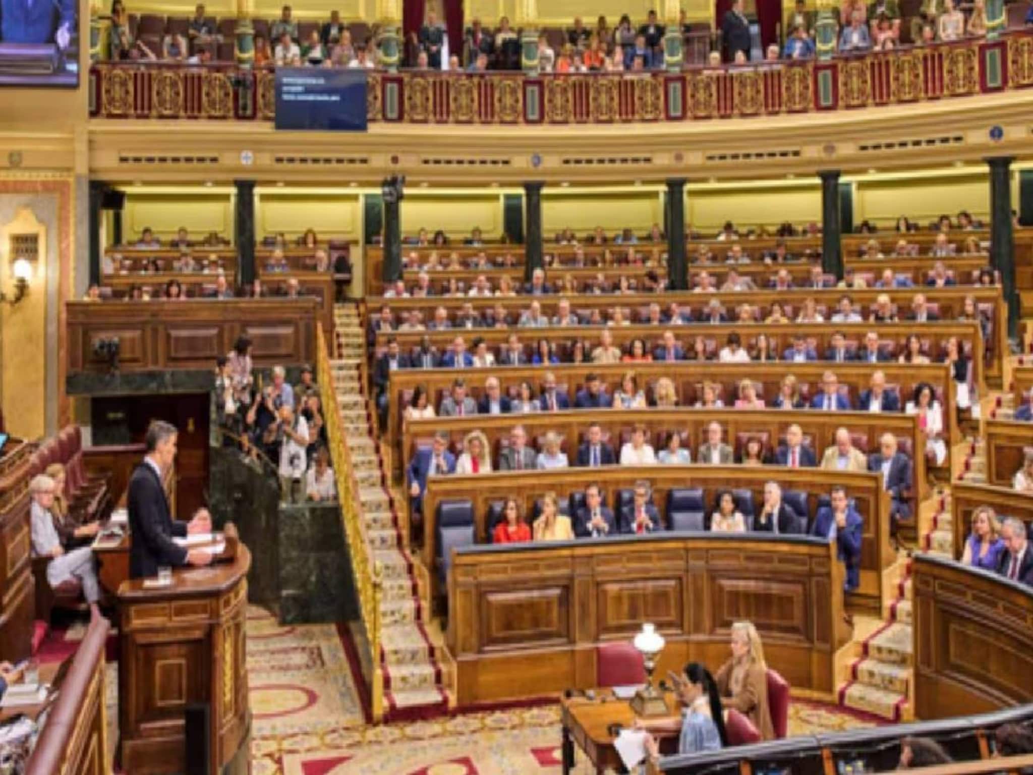 സ്പെയിൻ 5 ലക്ഷം കുടിയേറ്റക്കാർക്ക് അംഗീകാരം നൽകും; എംബസിയുടെ മുന്നിൽ പാക്കിസ്ഥാനികളുടെ നീണ്ട നിര