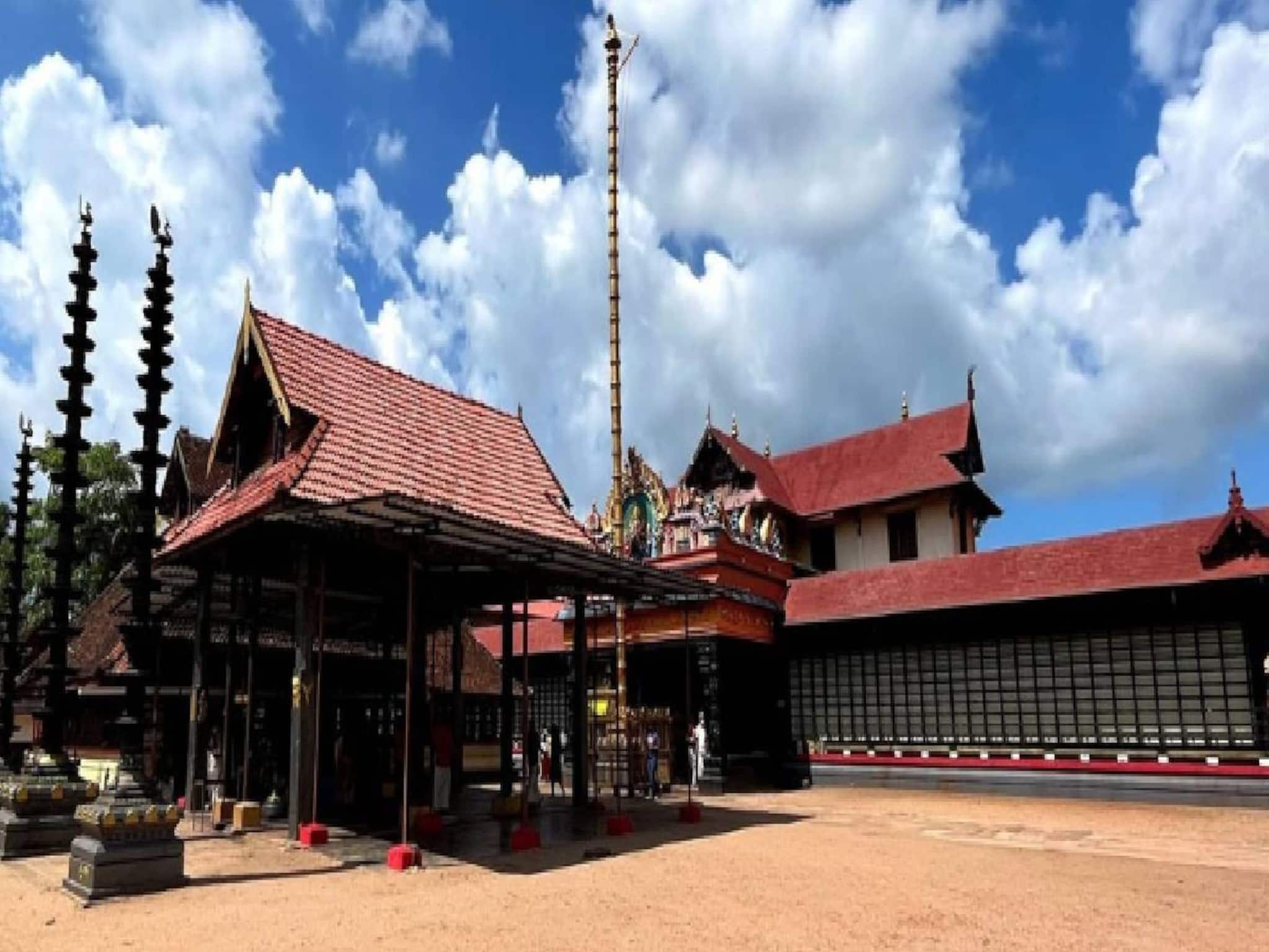 ക്ഷേത്രത്തിൽ കാണിക്ക എണ്ണുന്നതിനിടെ മോഷണശ്രമം നടത്തിയ കോൺഗ്രസ് സംഘടനാ നേതാവായ വാച്ചർ പിടിയിൽ