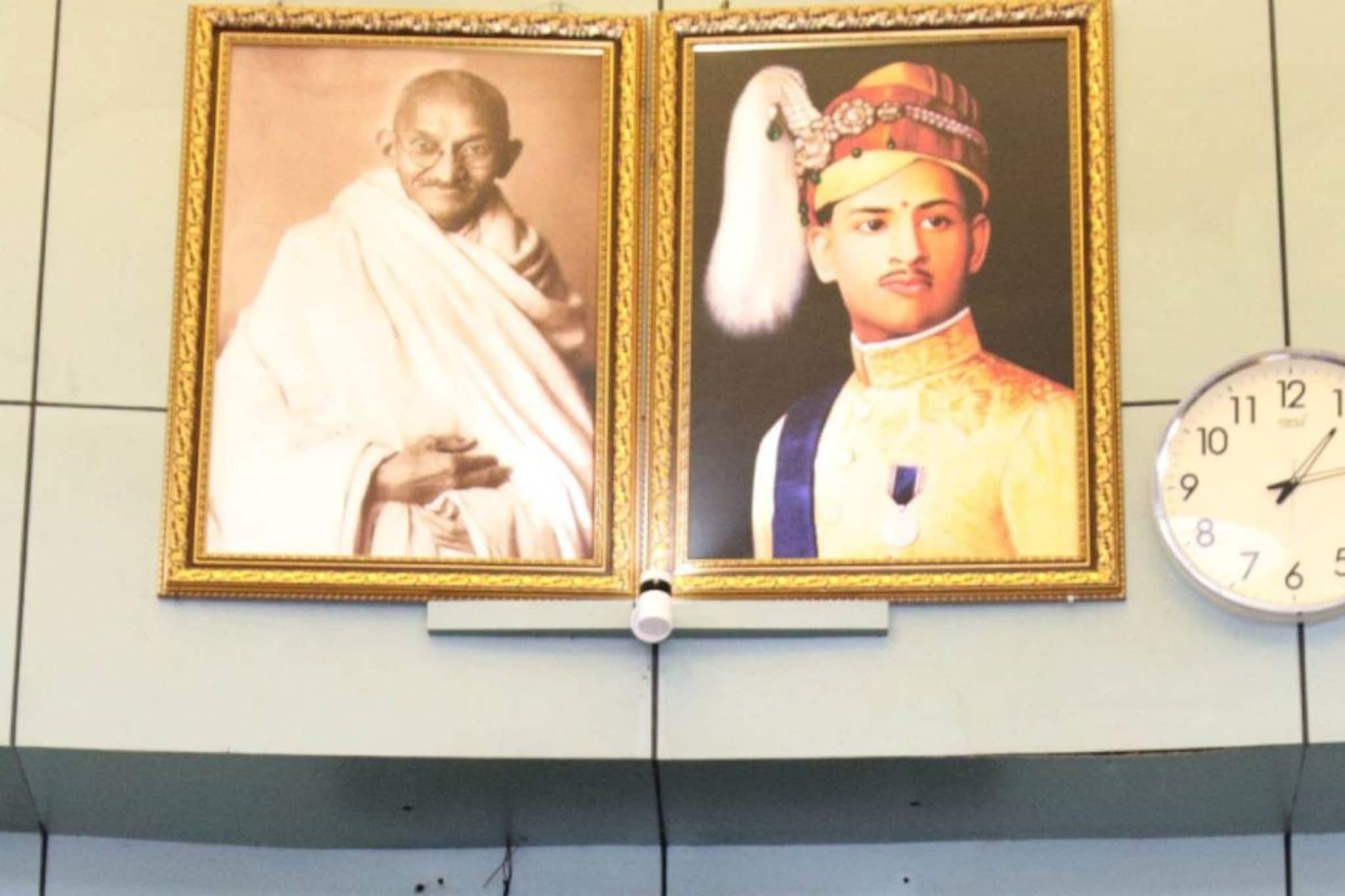 കോർപ്പറേഷനിൽ ആര്യാ രാജേന്ദ്രന്റെ കാലത്ത് മാറ്റിയ ചിത്തിര തിരുനാളിന്റെ ചിത്രം തിരിച്ചുവച്ച് ബിജെപി; എൽഡിഎഫ്-ബിജെപി തർക്കം