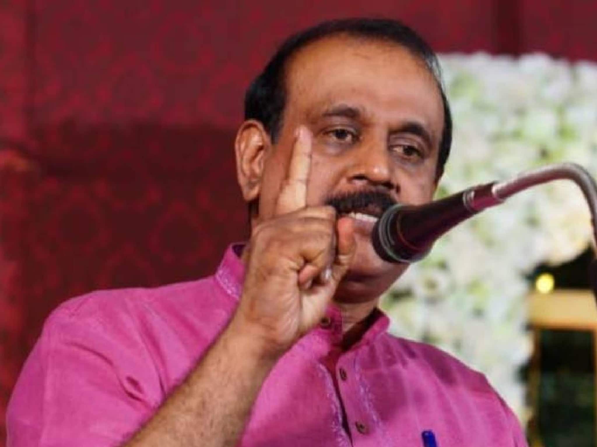 'സൈക്കിക്ക് കോഴിയെ പിടികൂടുമ്പോൾ പൊലീസ് പാലിക്കേണ്ട നടപടിക്രമങ്ങൾ'; ടിപി സെൻകുമാർ