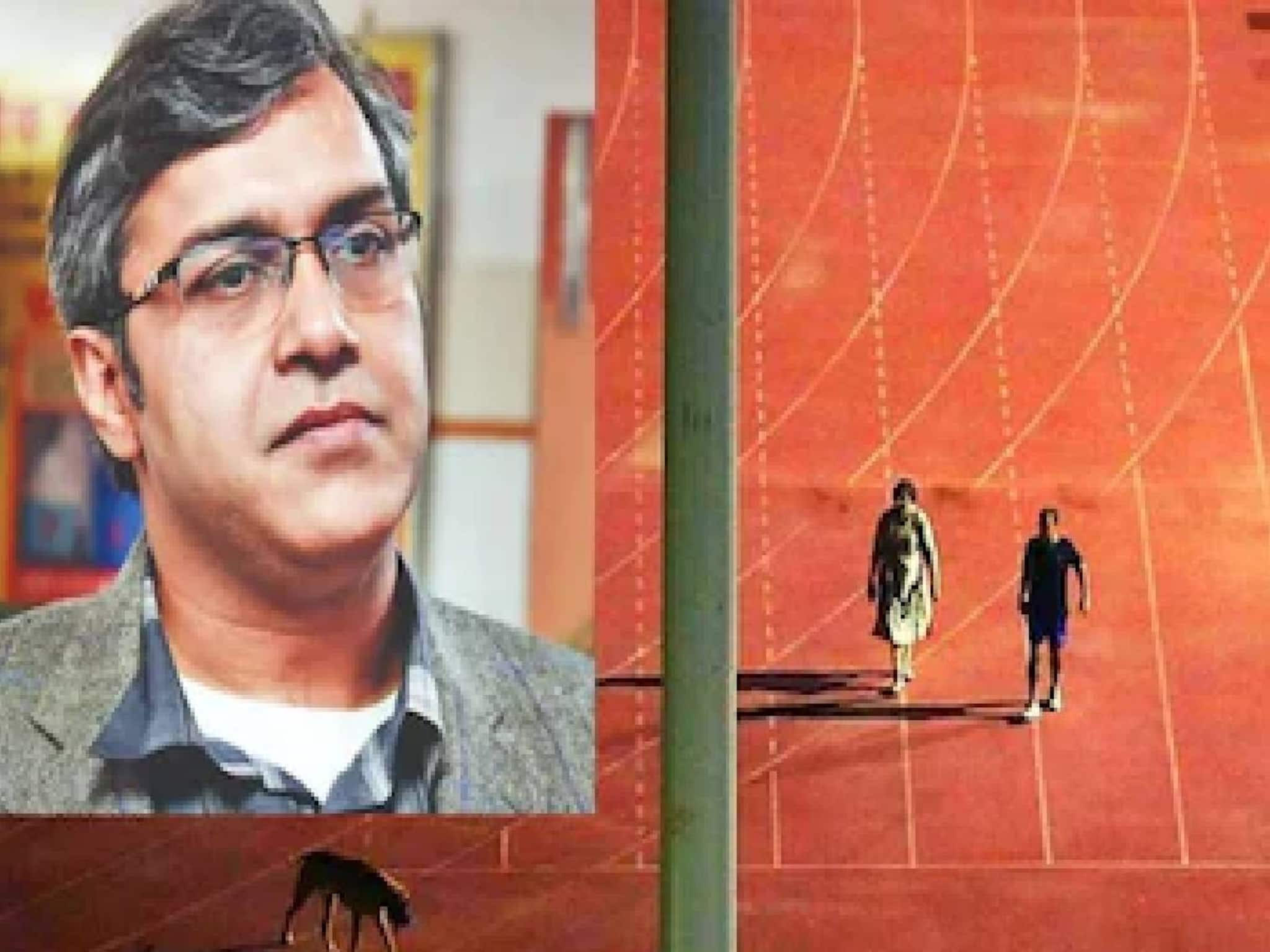 സ്‌റ്റേഡിയത്തില്‍ 'നായയെ നടത്തി' വിവാദത്തിലായ ഐഎഎസ് ഉദ്യോഗസ്ഥൻ ഡല്‍ഹി കോര്‍പ്പറേഷന്‍ ഓഫ്  കമ്മിഷണർ