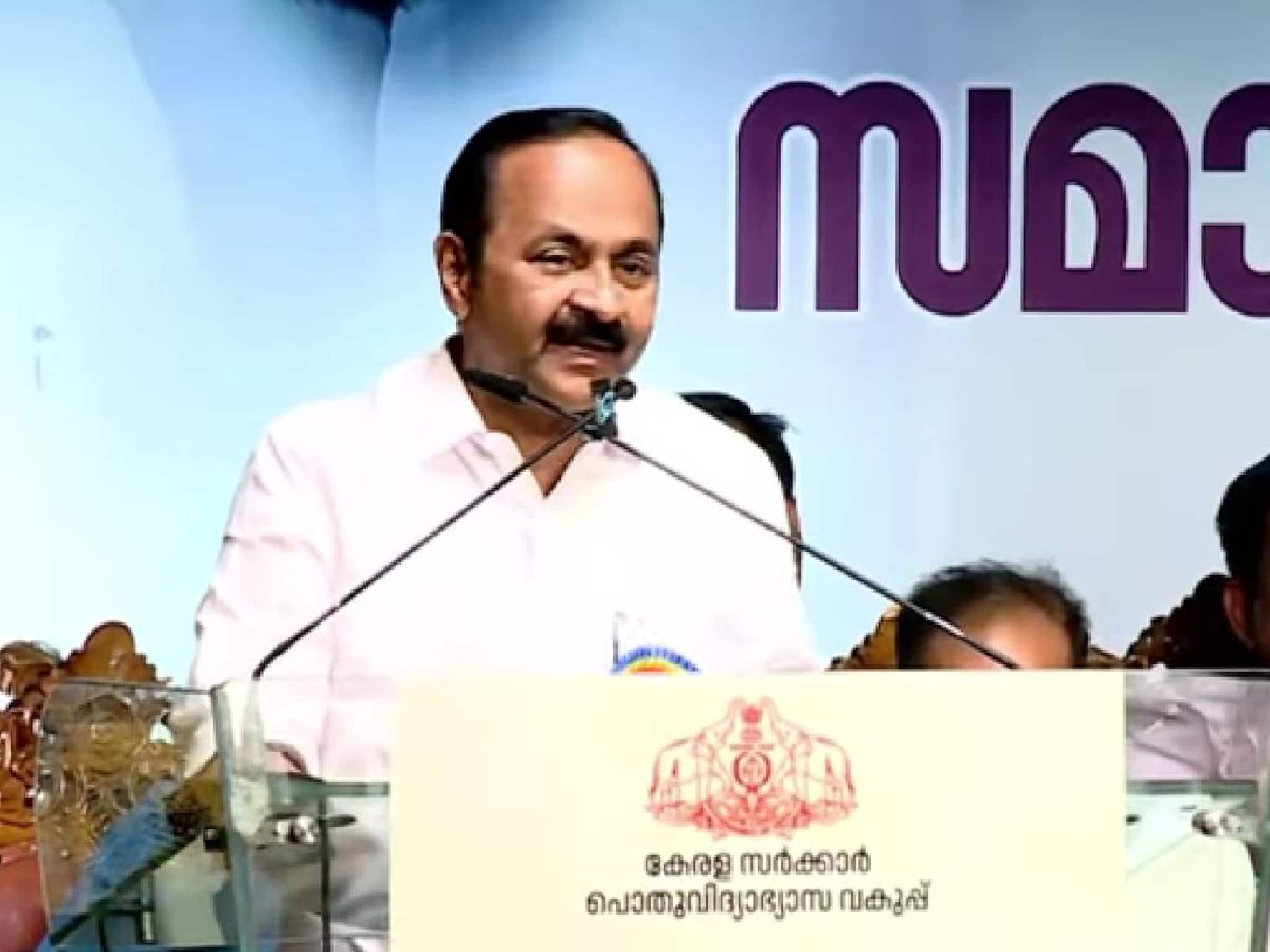 സിയ ഫാത്തിമയ്ക്ക് ചട്ടത്തില്‍ ഇളവ് നല്‍കി മത്സരിക്കാന്‍ അനുമതി; ശിവന്‍ കുട്ടിക്ക്   സതീശൻ്റെ അഭിനന്ദനം