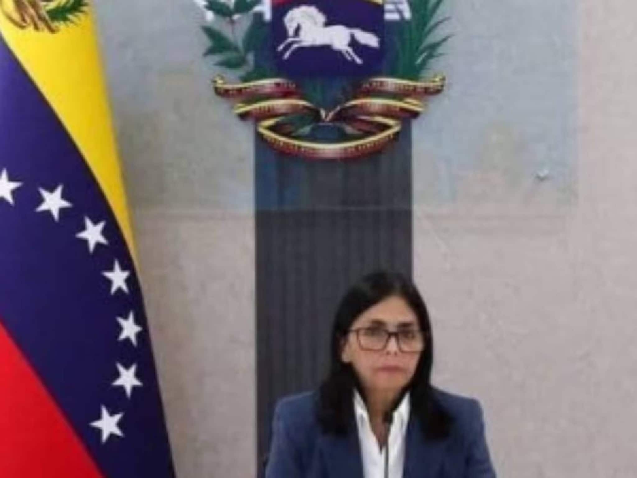 വൈസ് പ്രസിഡന്റ് ഡെൽസി റോഡ്രിഗസിനെ ആക്ടിംഗ് പ്രസിഡന്റായി നിയമിച്ച് വെനിസ്വേല സുപ്രീം കോടതി വൈസ് പ്രസിഡന്റ് ഡെൽസി റോഡ്രിഗസിനെ ആക്ടിംഗ് പ്രസിഡന്റായി നിയമിച്ച് വെനിസ്വേല സുപ്രീം കോടതി