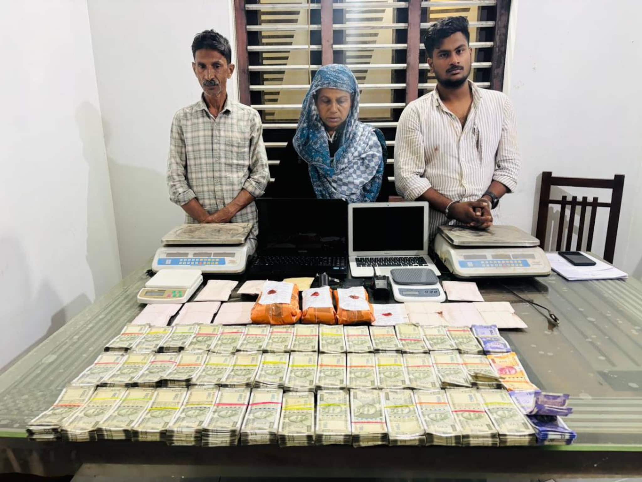 കാലിക്കറ്റ് യൂണിവേഴ്സിറ്റിക്കടുത്ത് ഒരുകോടിയുടെ MDMA പിടികൂടി; ദമ്പതികളടക്കം മൂന്ന് പേർ അറസ്റ്റിൽ